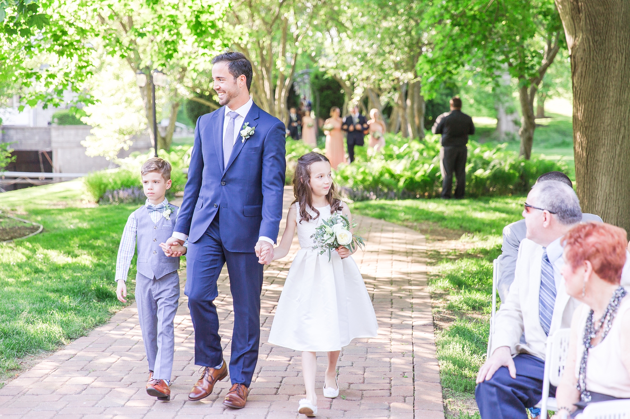 fun-candid-laid-back-wedding-photos-at-wellers-carriage-house-in-saline-michigan-and-at-the-eagle-crest-golf-resort-by-courtney-carolyn-photography_0060.jpg