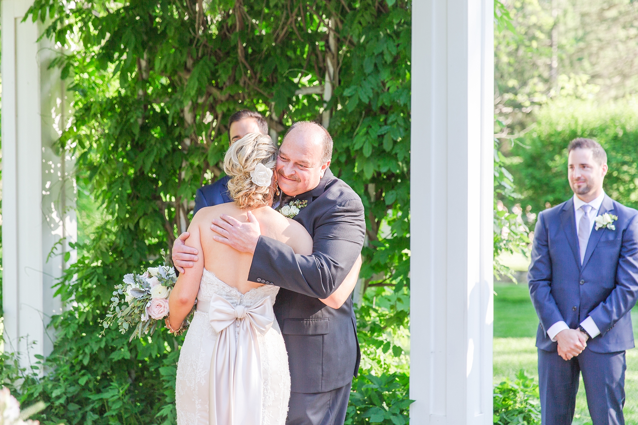 fun-candid-laid-back-wedding-photos-at-wellers-carriage-house-in-saline-michigan-and-at-the-eagle-crest-golf-resort-by-courtney-carolyn-photography_0065.jpg