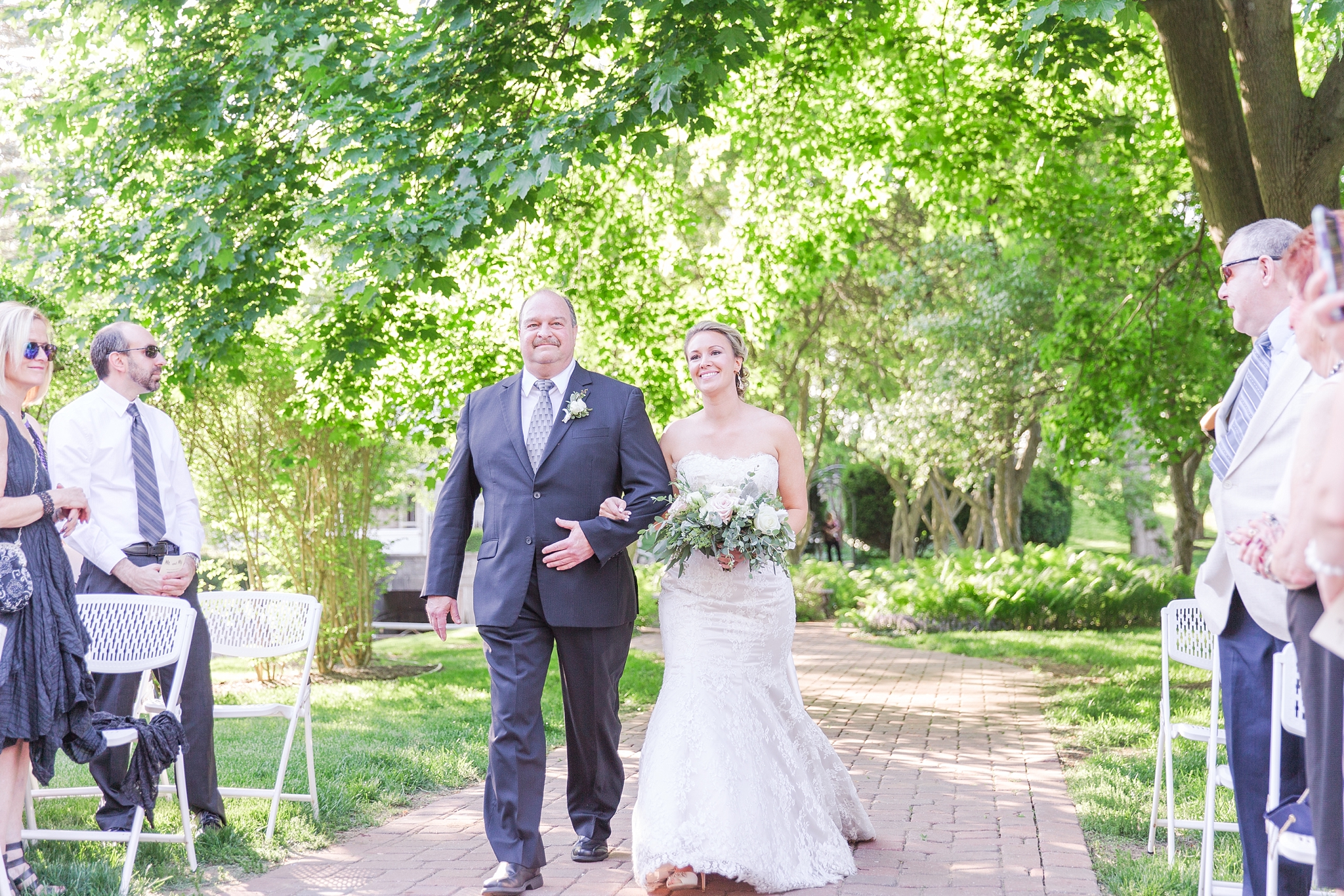 fun-candid-laid-back-wedding-photos-at-wellers-carriage-house-in-saline-michigan-and-at-the-eagle-crest-golf-resort-by-courtney-carolyn-photography_0064.jpg