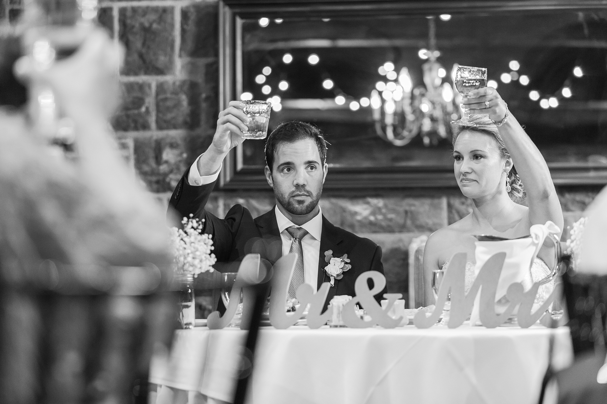 fun-candid-laid-back-wedding-photos-at-wellers-carriage-house-in-saline-michigan-and-at-the-eagle-crest-golf-resort-by-courtney-carolyn-photography_0083.jpg