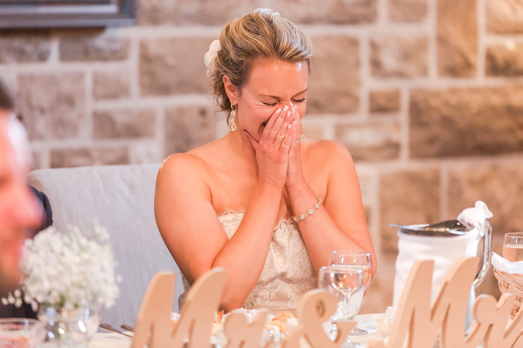 fun-candid-laid-back-wedding-photos-at-wellers-carriage-house-in-saline-michigan-and-at-the-eagle-crest-golf-resort-by-courtney-carolyn-photography_0085.jpg