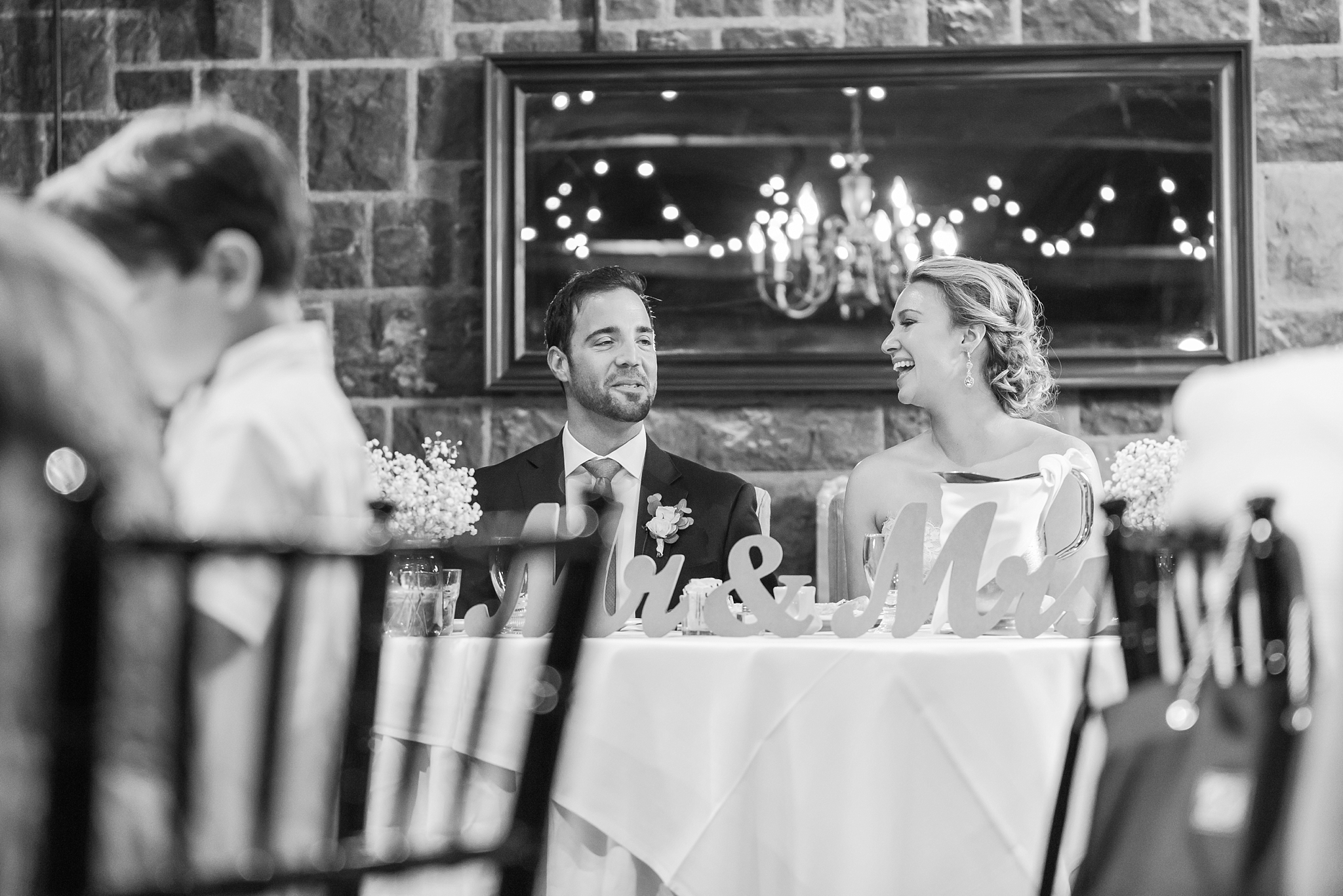 fun-candid-laid-back-wedding-photos-at-wellers-carriage-house-in-saline-michigan-and-at-the-eagle-crest-golf-resort-by-courtney-carolyn-photography_0087.jpg