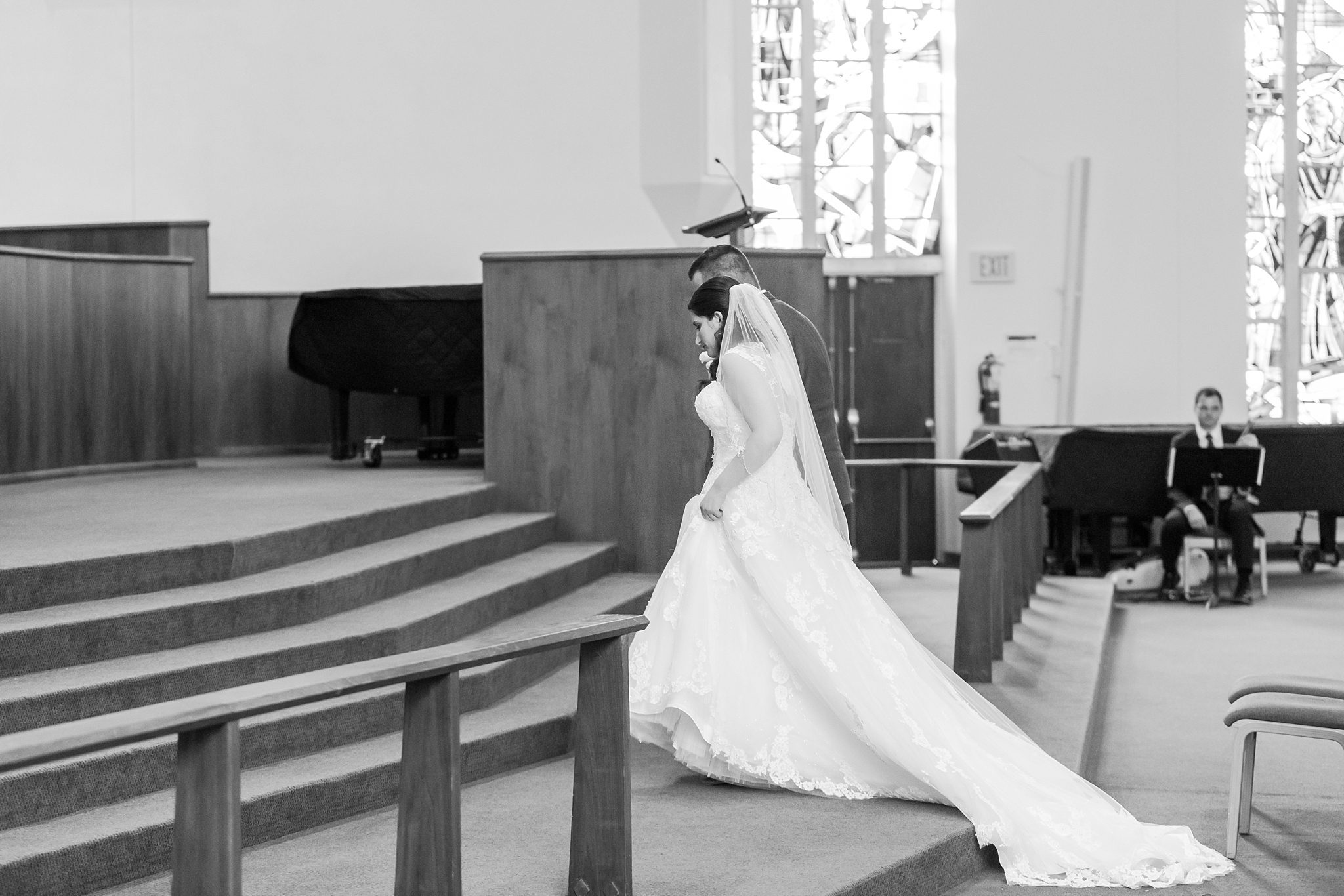 emotional-laid-back-romantic-wedding-photos-at-adrian-college-herrick-chapel-in-adrian-michigan-by-courtney-carolyn-photography_0024.jpg
