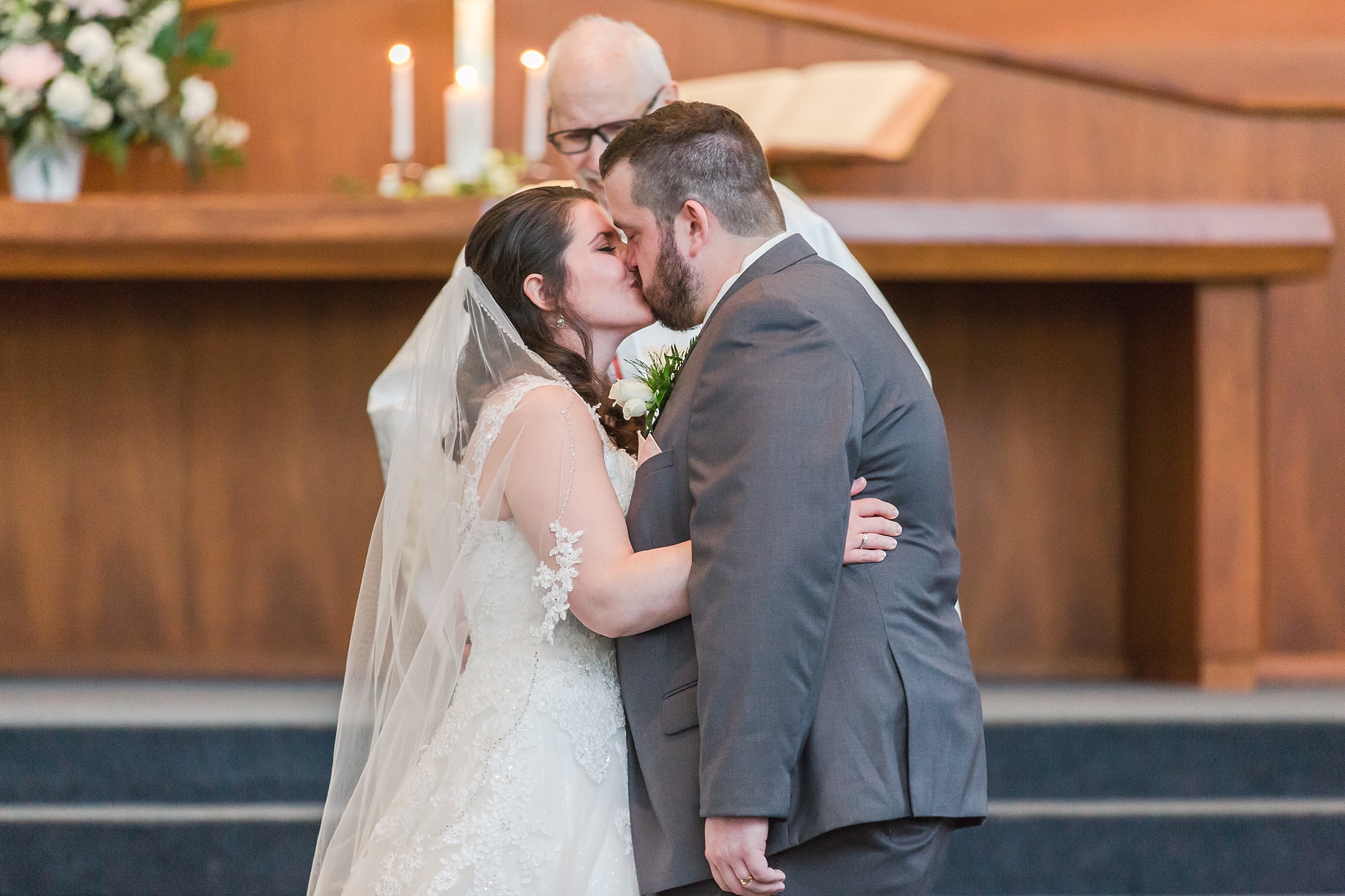 emotional-laid-back-romantic-wedding-photos-at-adrian-college-herrick-chapel-in-adrian-michigan-by-courtney-carolyn-photography_0030.jpg