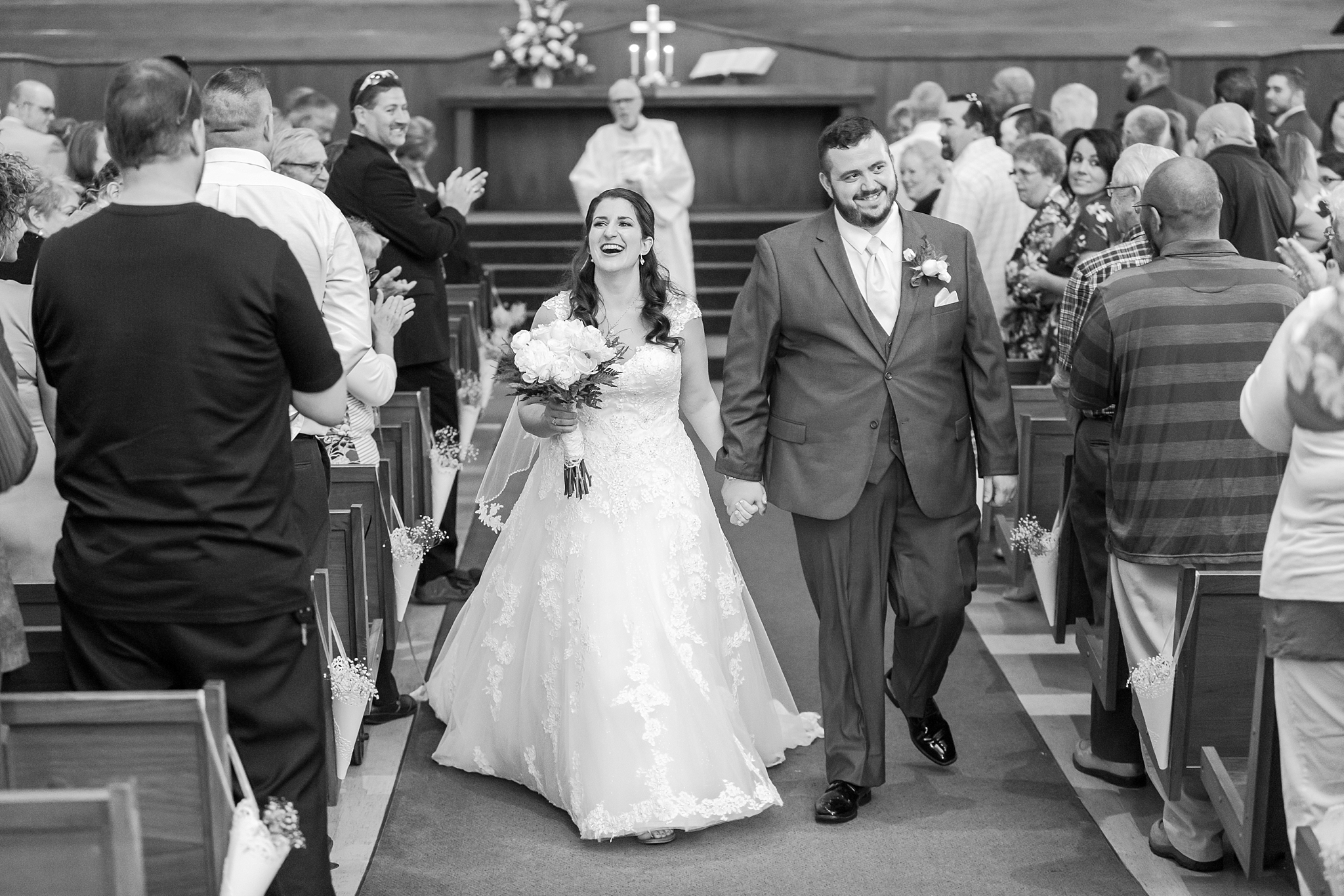 emotional-laid-back-romantic-wedding-photos-at-adrian-college-herrick-chapel-in-adrian-michigan-by-courtney-carolyn-photography_0031.jpg