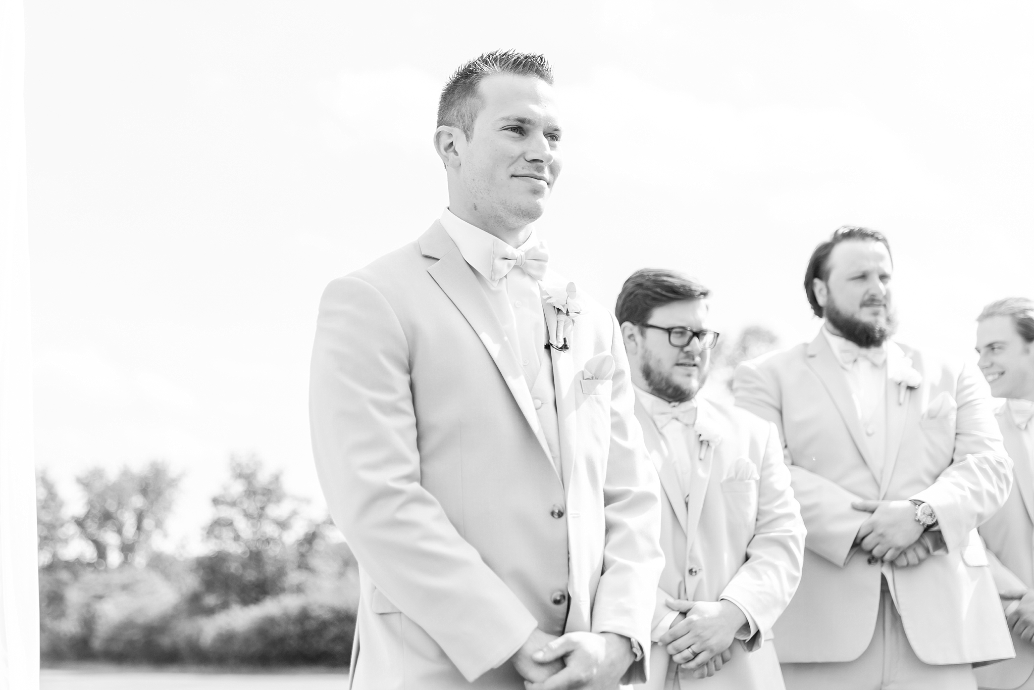 candid-timeless-wedding-photos-at-the-captains-club-in-grand-blanc-michigan-by-courtney-carolyn-photography_0032.jpg