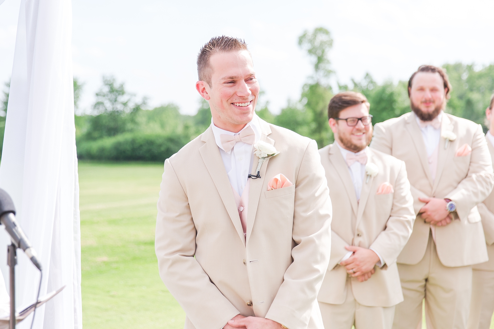 candid-timeless-wedding-photos-at-the-captains-club-in-grand-blanc-michigan-by-courtney-carolyn-photography_0035.jpg