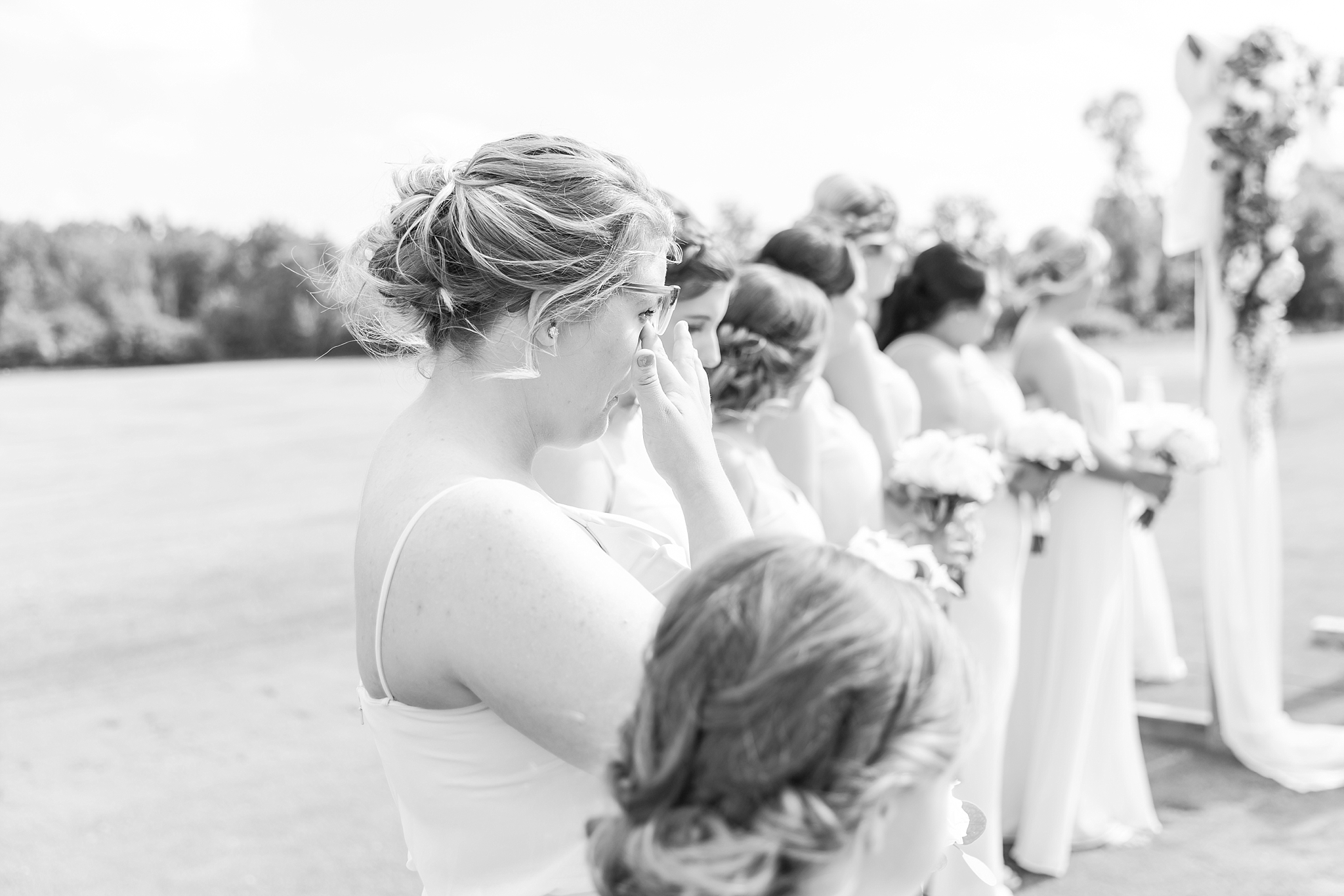 candid-timeless-wedding-photos-at-the-captains-club-in-grand-blanc-michigan-by-courtney-carolyn-photography_0037.jpg