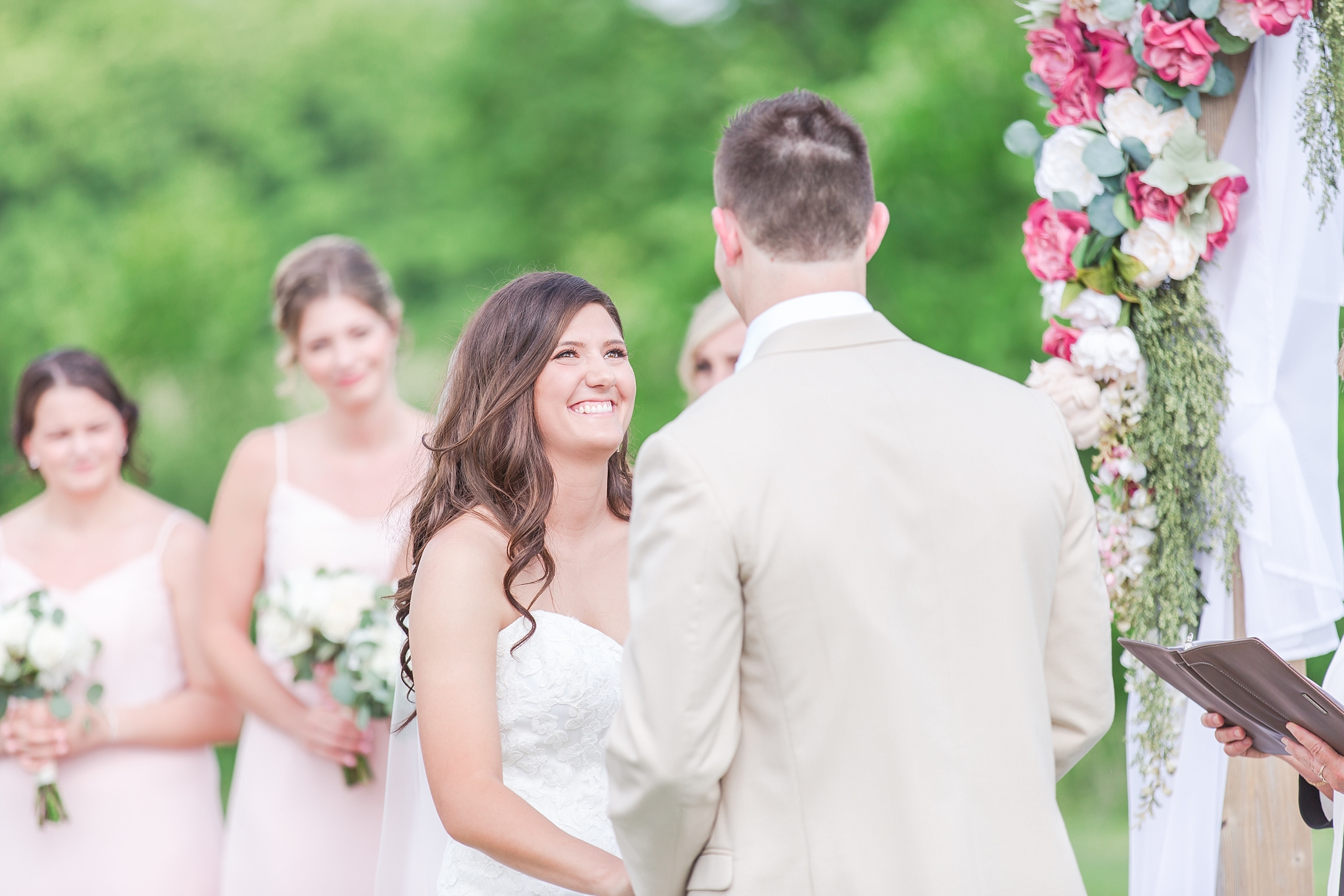 candid-timeless-wedding-photos-at-the-captains-club-in-grand-blanc-michigan-by-courtney-carolyn-photography_0042.jpg
