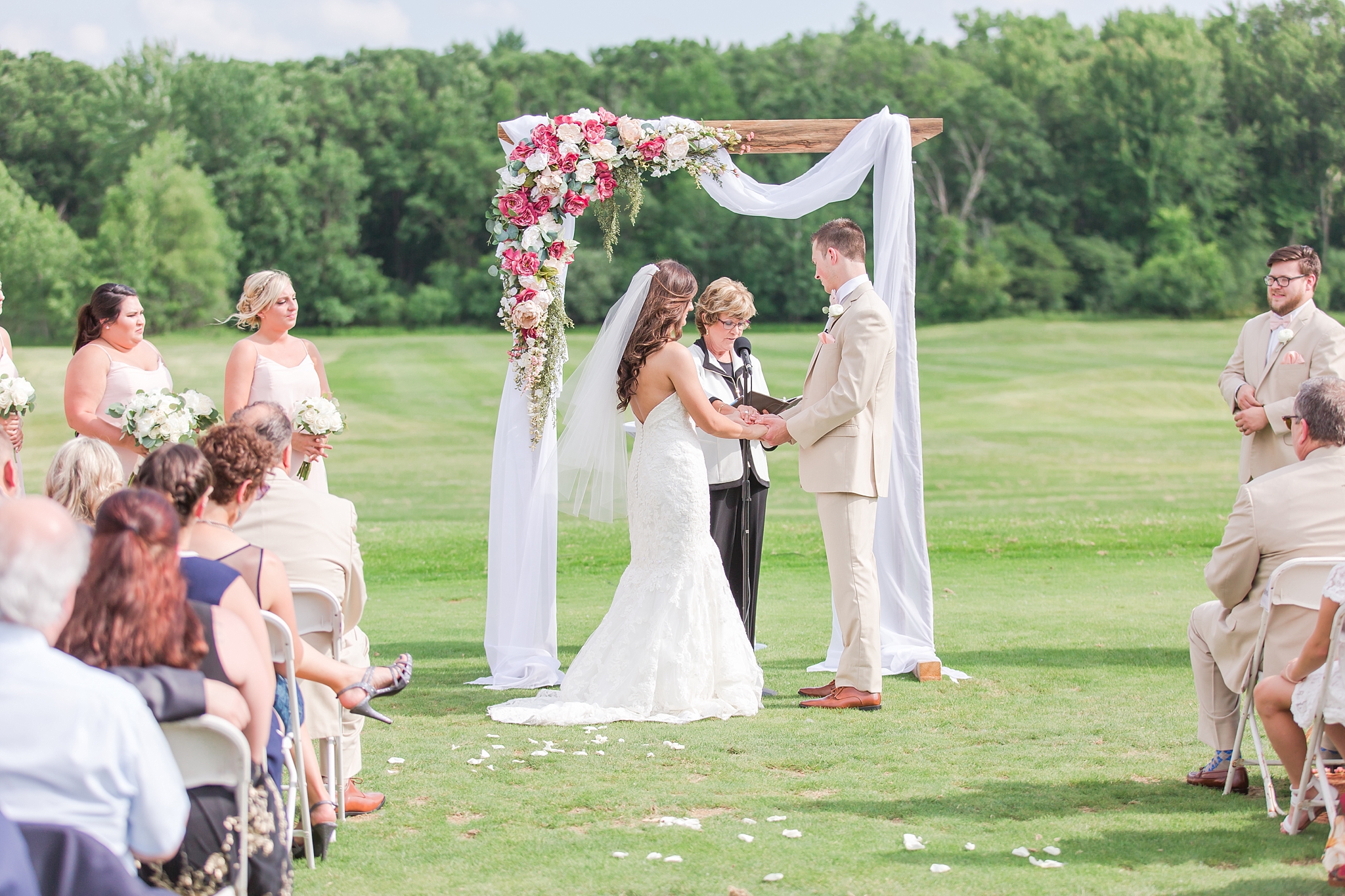 candid-timeless-wedding-photos-at-the-captains-club-in-grand-blanc-michigan-by-courtney-carolyn-photography_0044.jpg