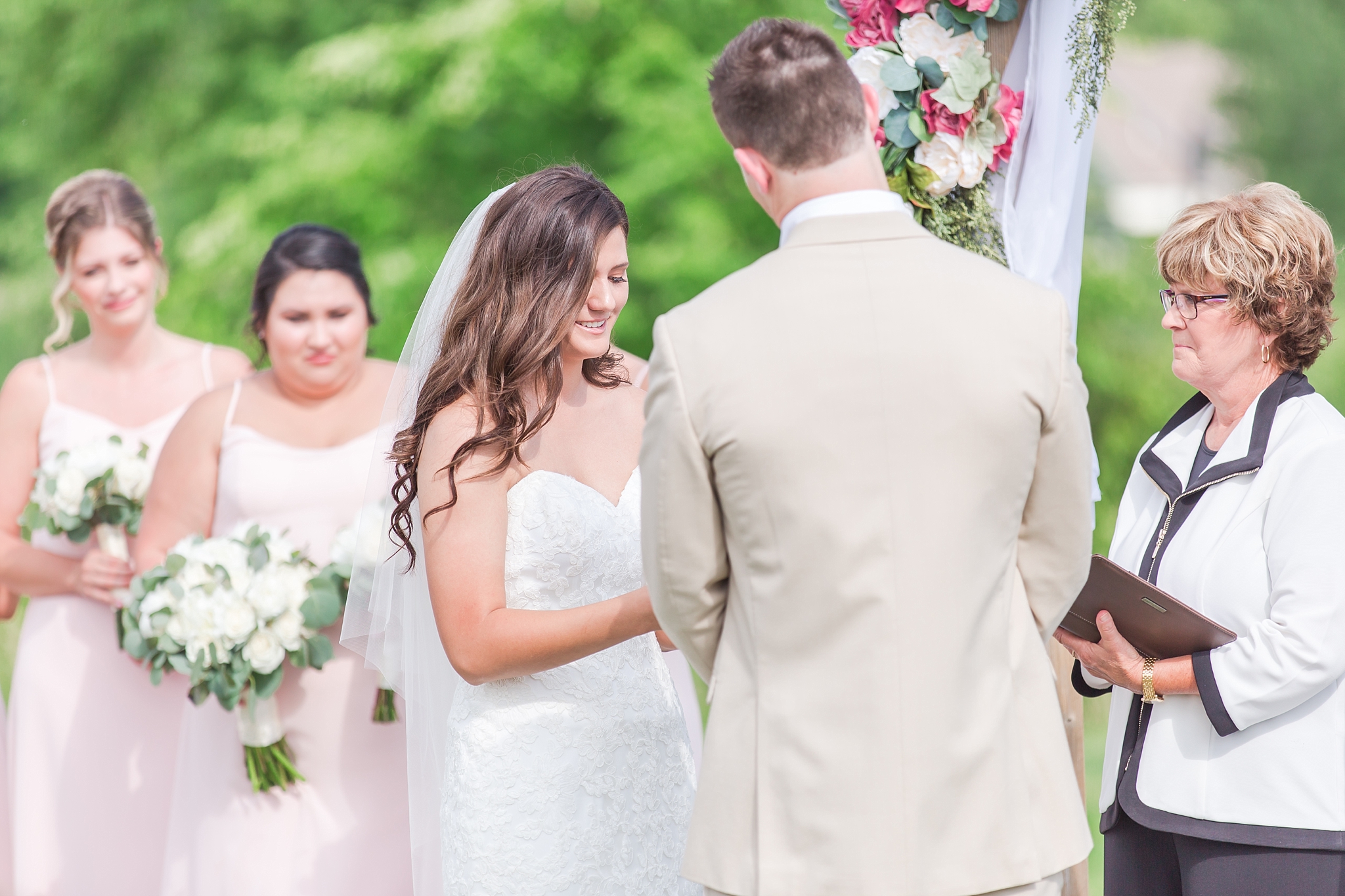 candid-timeless-wedding-photos-at-the-captains-club-in-grand-blanc-michigan-by-courtney-carolyn-photography_0046.jpg