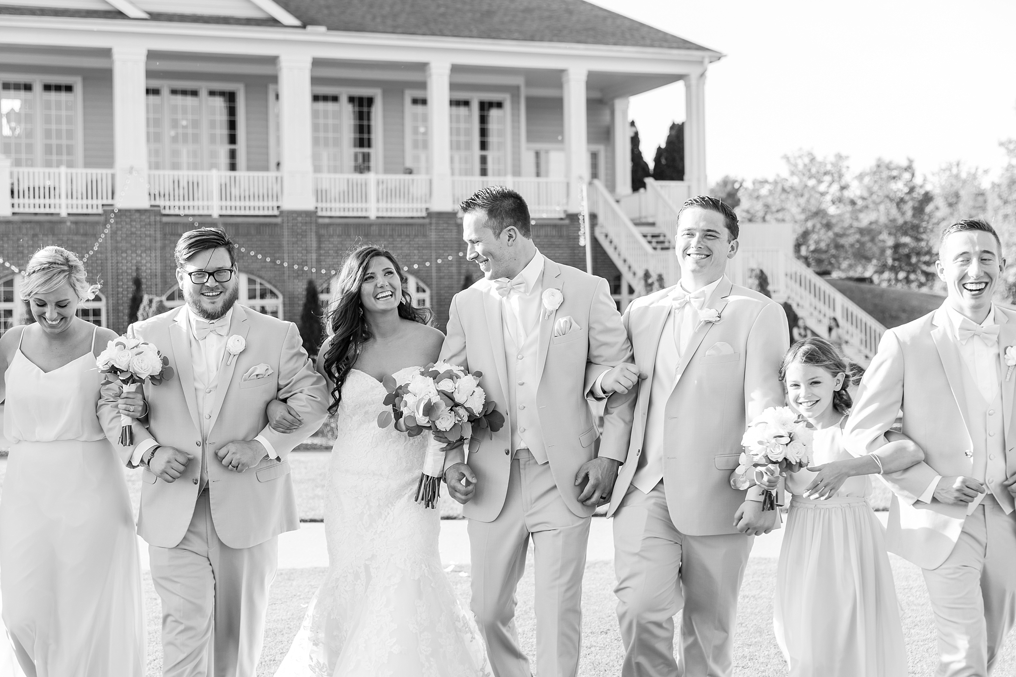 candid-timeless-wedding-photos-at-the-captains-club-in-grand-blanc-michigan-by-courtney-carolyn-photography_0060.jpg