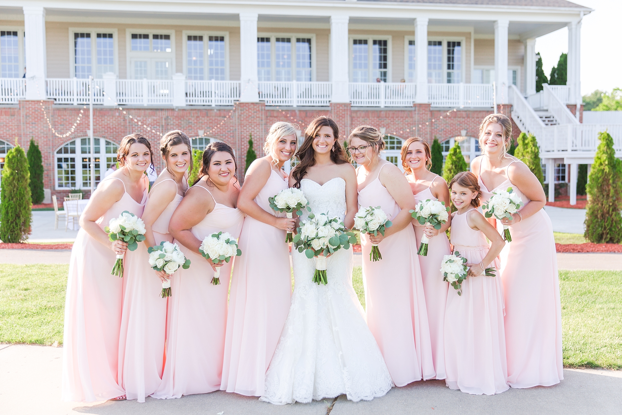 candid-timeless-wedding-photos-at-the-captains-club-in-grand-blanc-michigan-by-courtney-carolyn-photography_0066.jpg