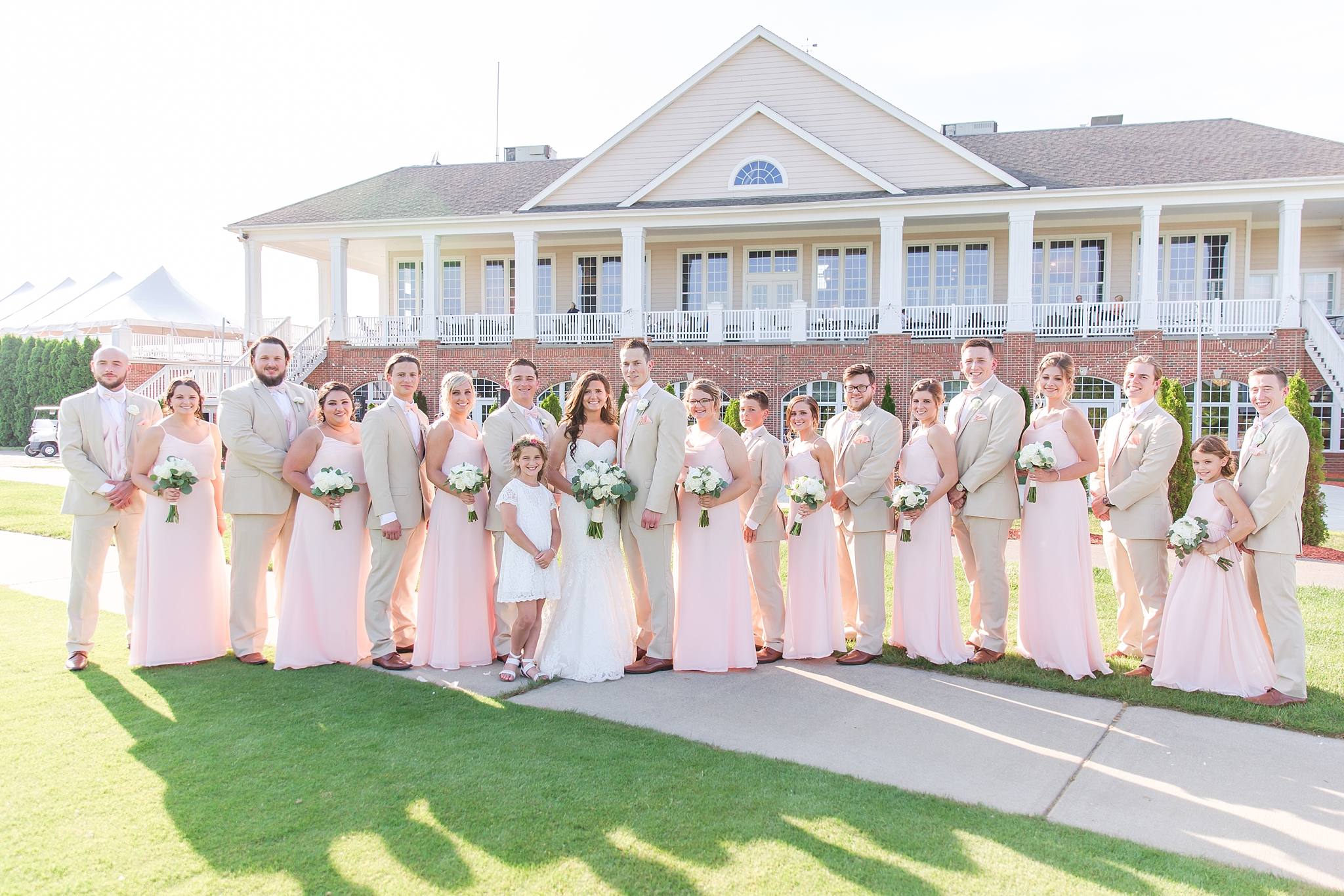 candid-timeless-wedding-photos-at-the-captains-club-in-grand-blanc-michigan-by-courtney-carolyn-photography_0076.jpg