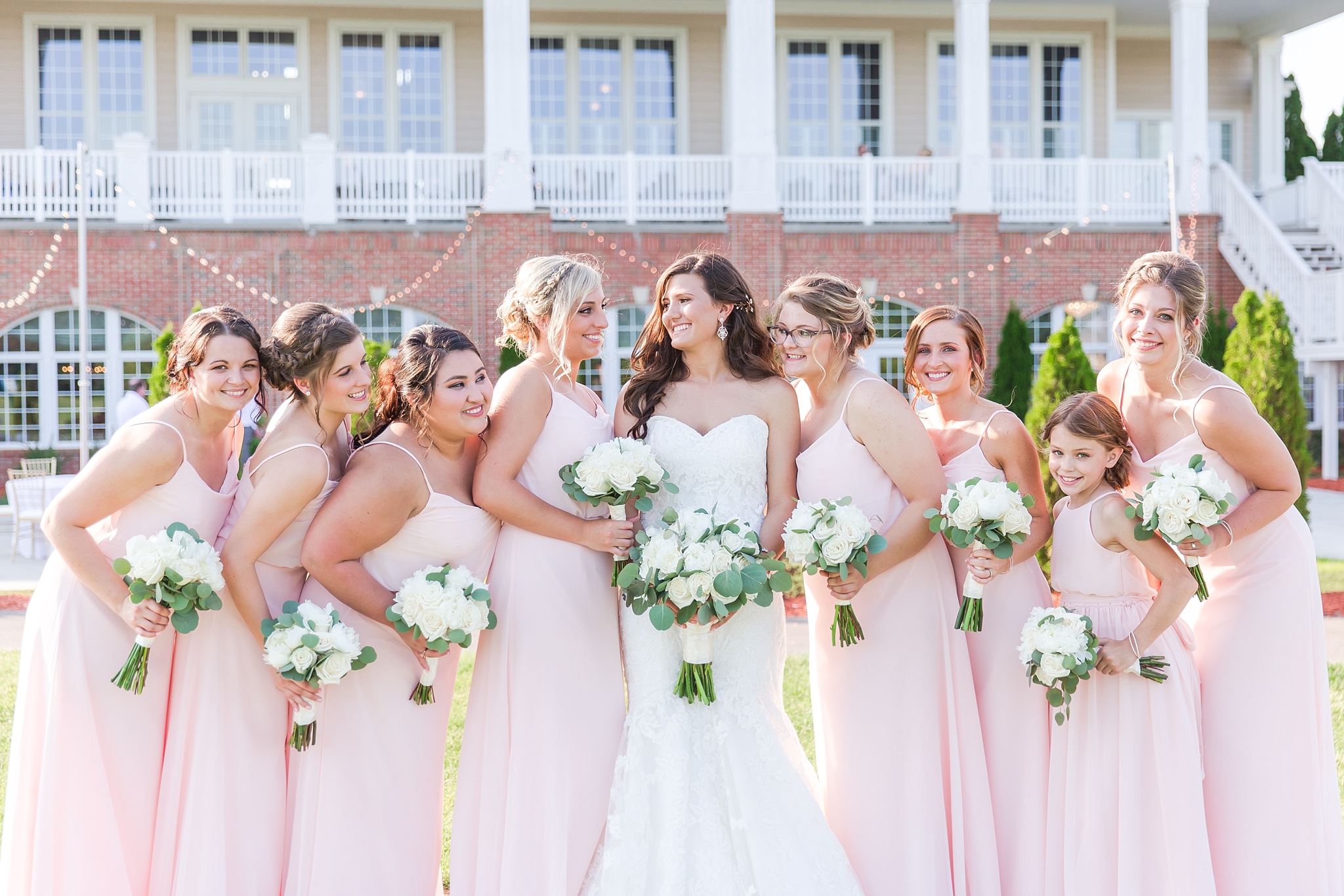 candid-timeless-wedding-photos-at-the-captains-club-in-grand-blanc-michigan-by-courtney-carolyn-photography_0081.jpg