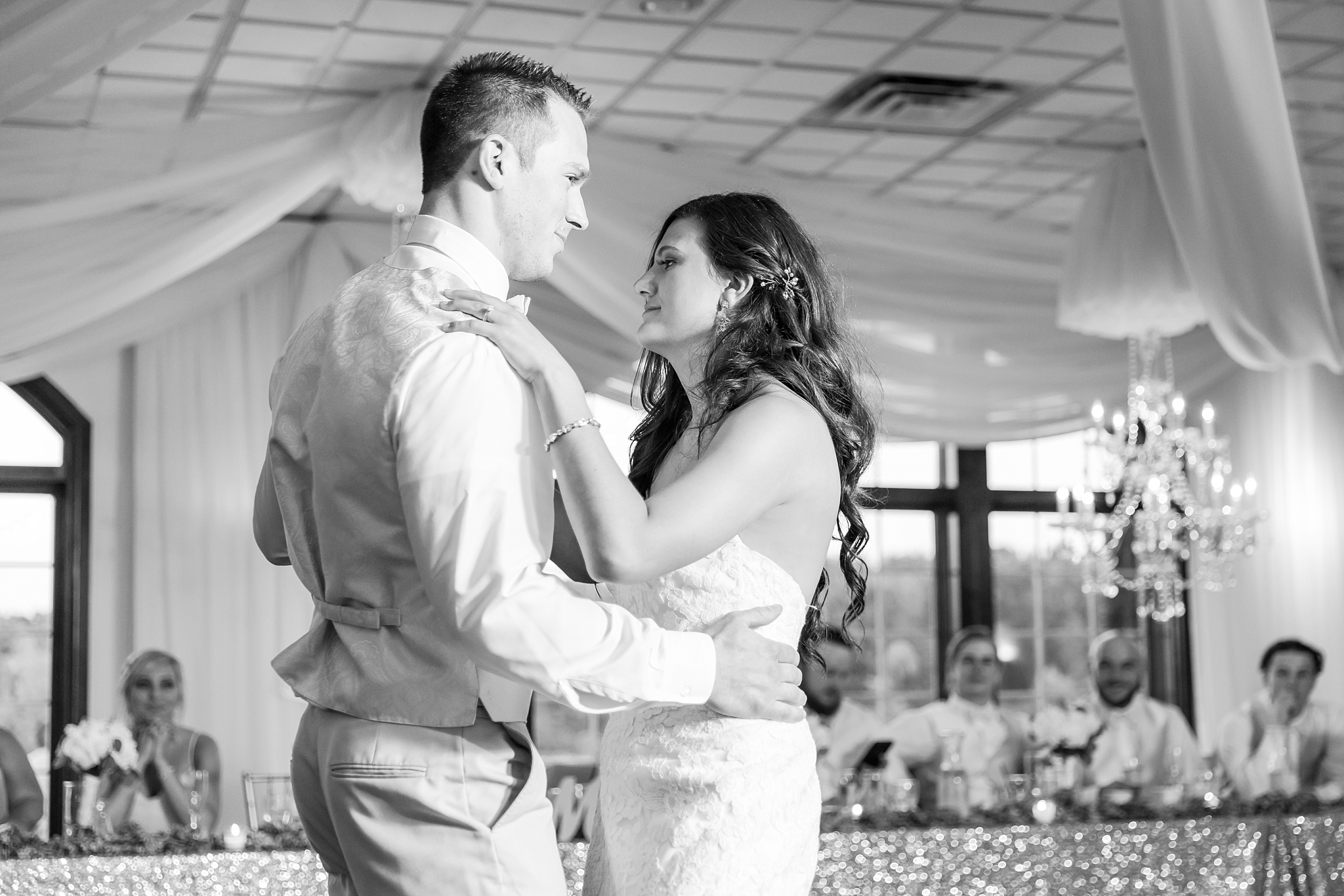 candid-timeless-wedding-photos-at-the-captains-club-in-grand-blanc-michigan-by-courtney-carolyn-photography_0102.jpg