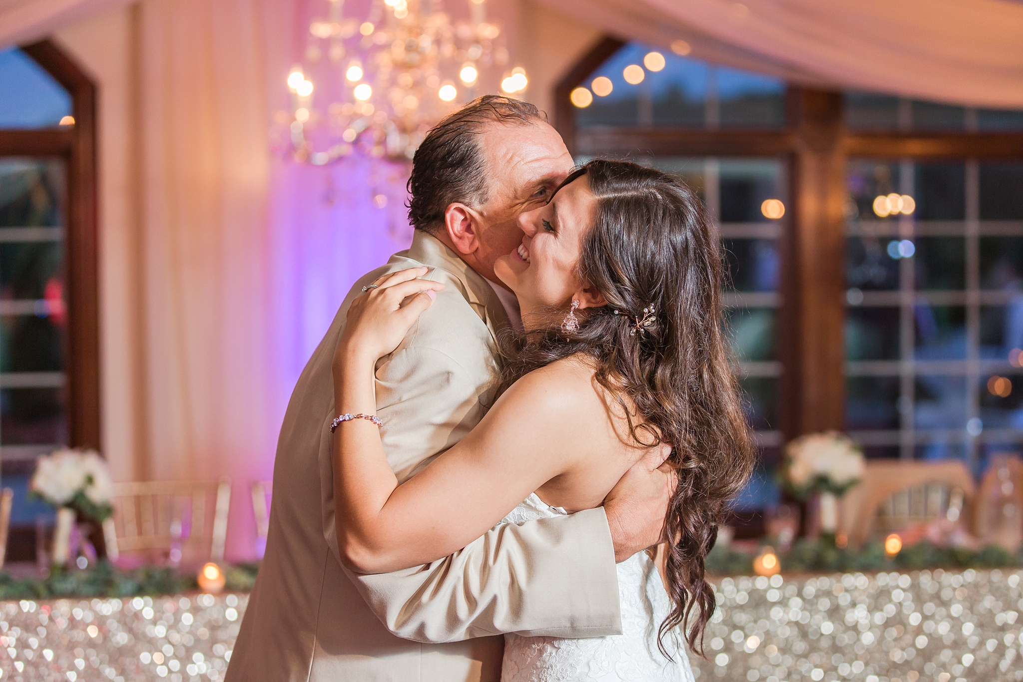 candid-timeless-wedding-photos-at-the-captains-club-in-grand-blanc-michigan-by-courtney-carolyn-photography_0107.jpg