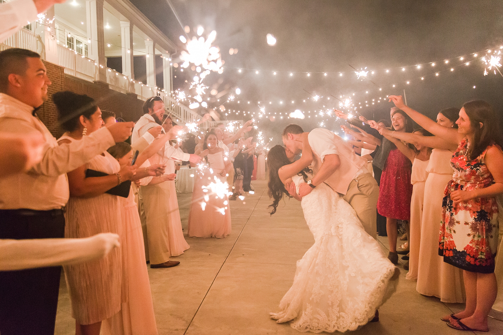 candid-timeless-wedding-photos-at-the-captains-club-in-grand-blanc-michigan-by-courtney-carolyn-photography_0116.jpg