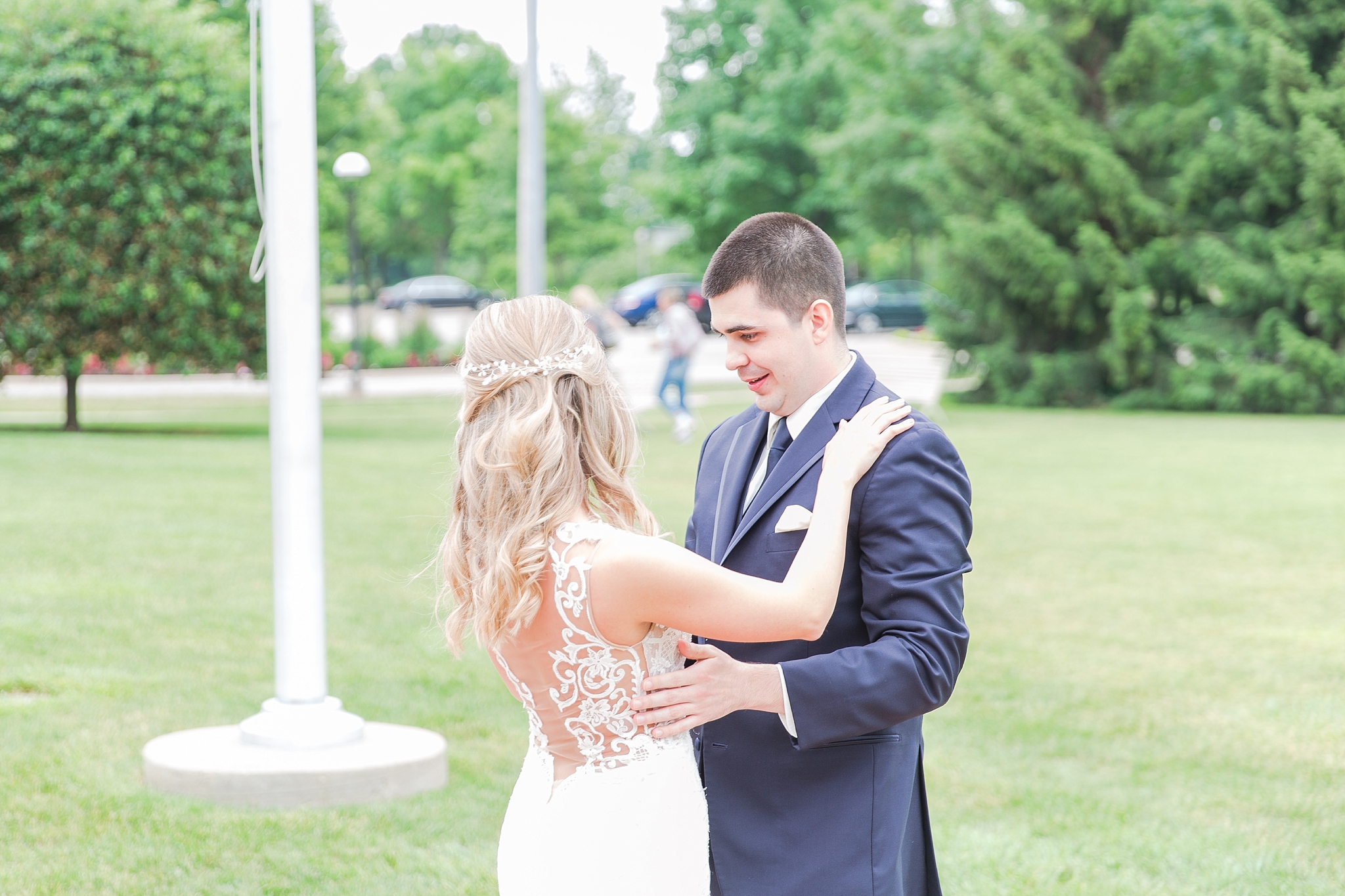 candid-romantic-wedding-photos-at-the-h-hotel-in-midland-michigan-by-courtney-carolyn-photography_0026.jpg