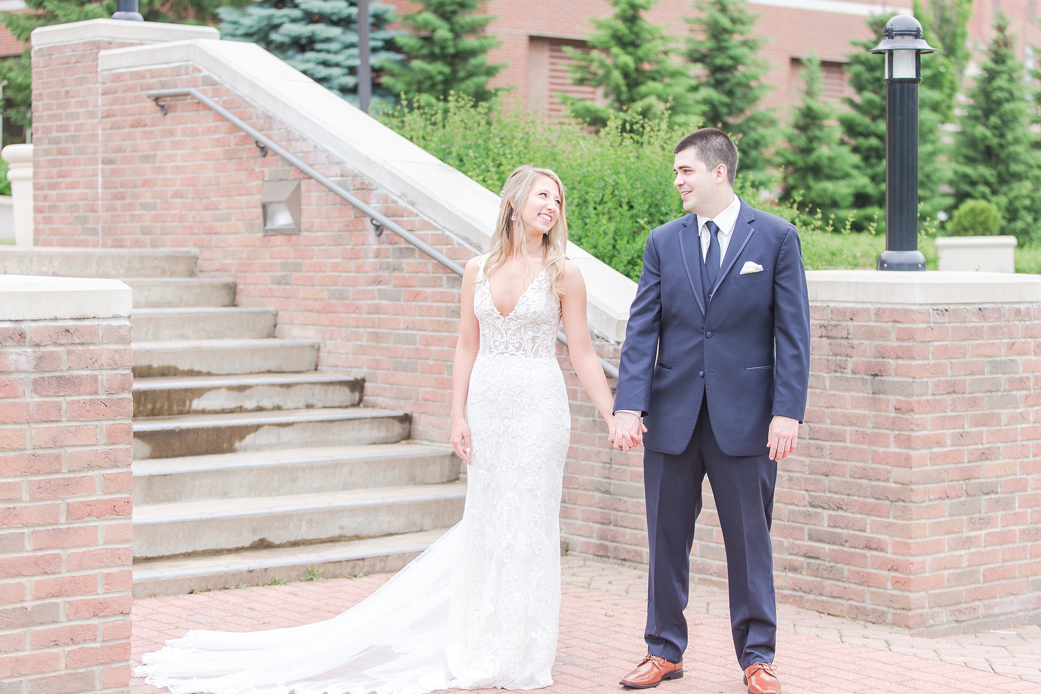 candid-romantic-wedding-photos-at-the-h-hotel-in-midland-michigan-by-courtney-carolyn-photography_0030.jpg