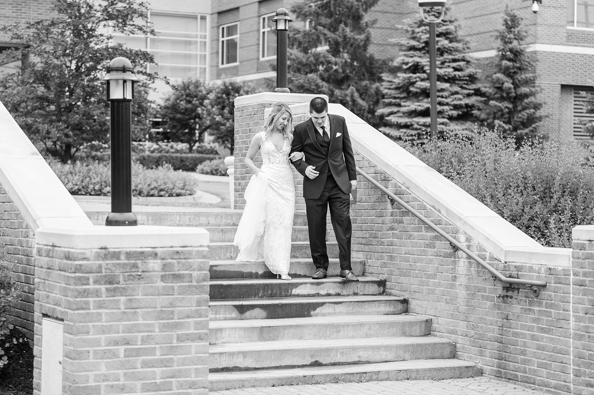 candid-romantic-wedding-photos-at-the-h-hotel-in-midland-michigan-by-courtney-carolyn-photography_0032.jpg