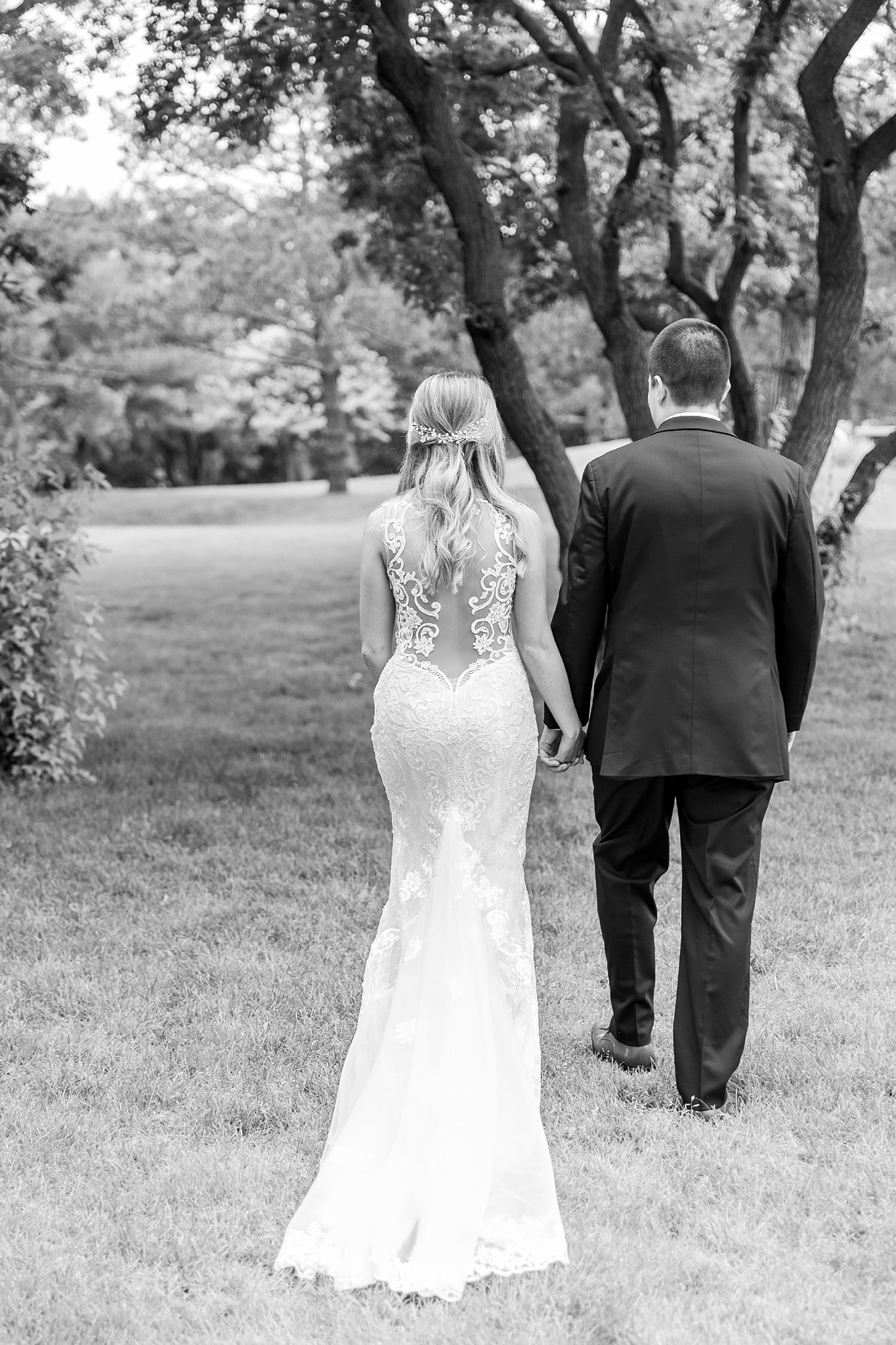 candid-romantic-wedding-photos-at-the-h-hotel-in-midland-michigan-by-courtney-carolyn-photography_0053.jpg