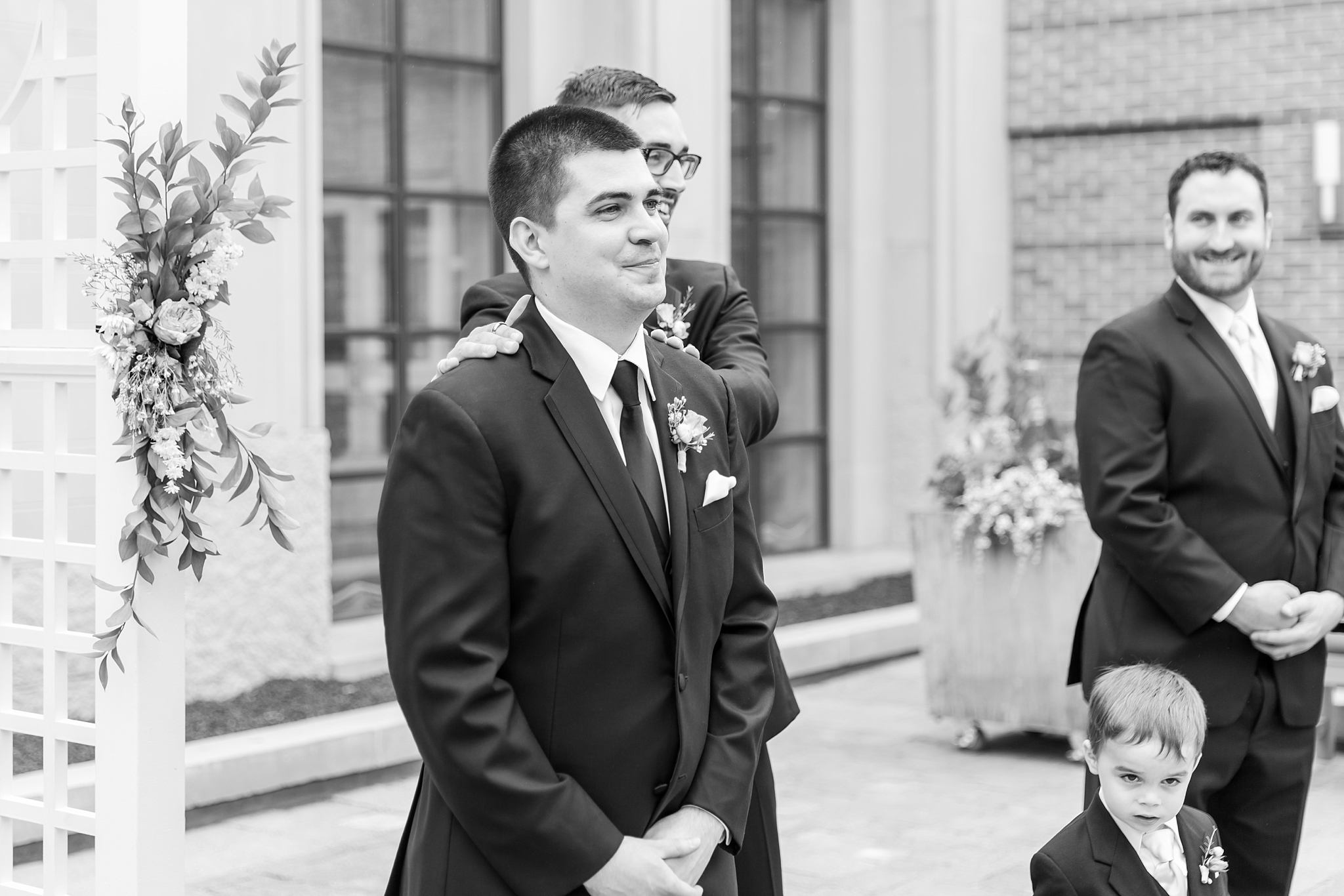 candid-romantic-wedding-photos-at-the-h-hotel-in-midland-michigan-by-courtney-carolyn-photography_0066.jpg