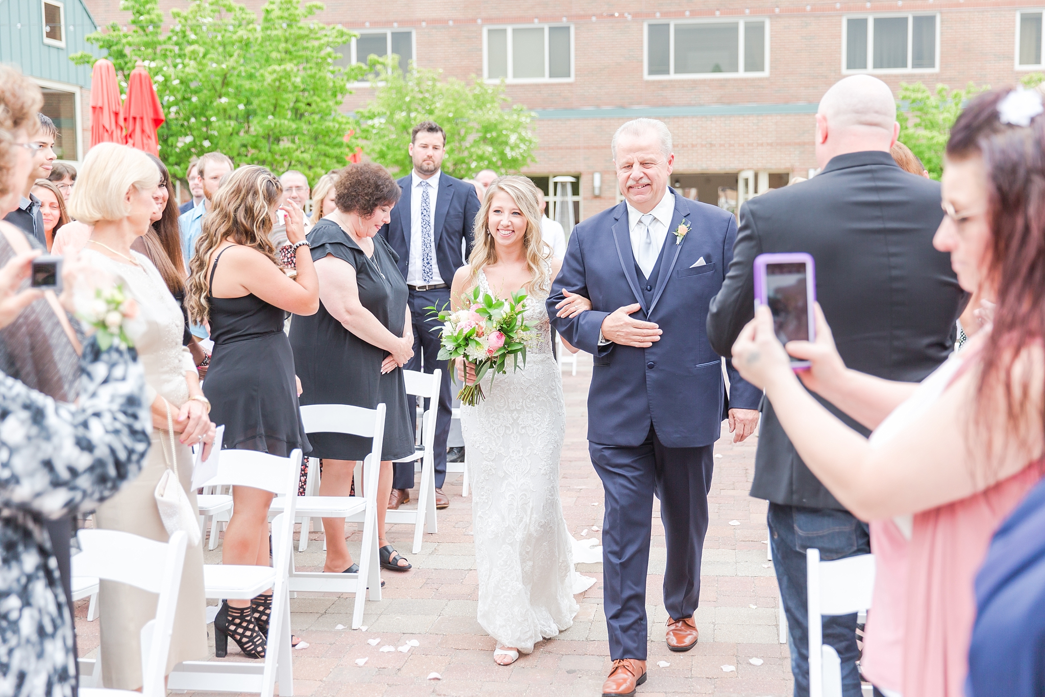 candid-romantic-wedding-photos-at-the-h-hotel-in-midland-michigan-by-courtney-carolyn-photography_0067.jpg