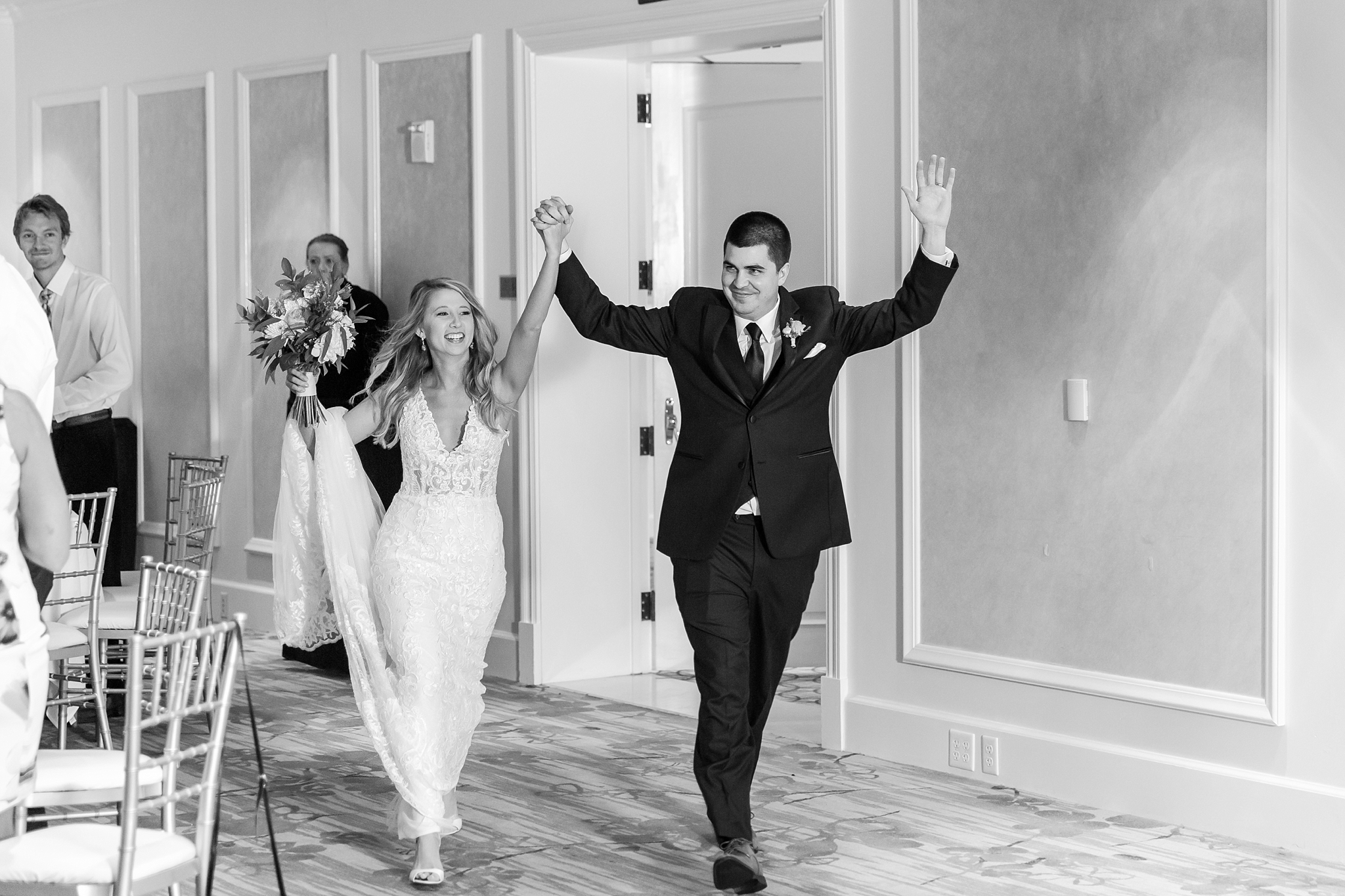 candid-romantic-wedding-photos-at-the-h-hotel-in-midland-michigan-by-courtney-carolyn-photography_0082.jpg