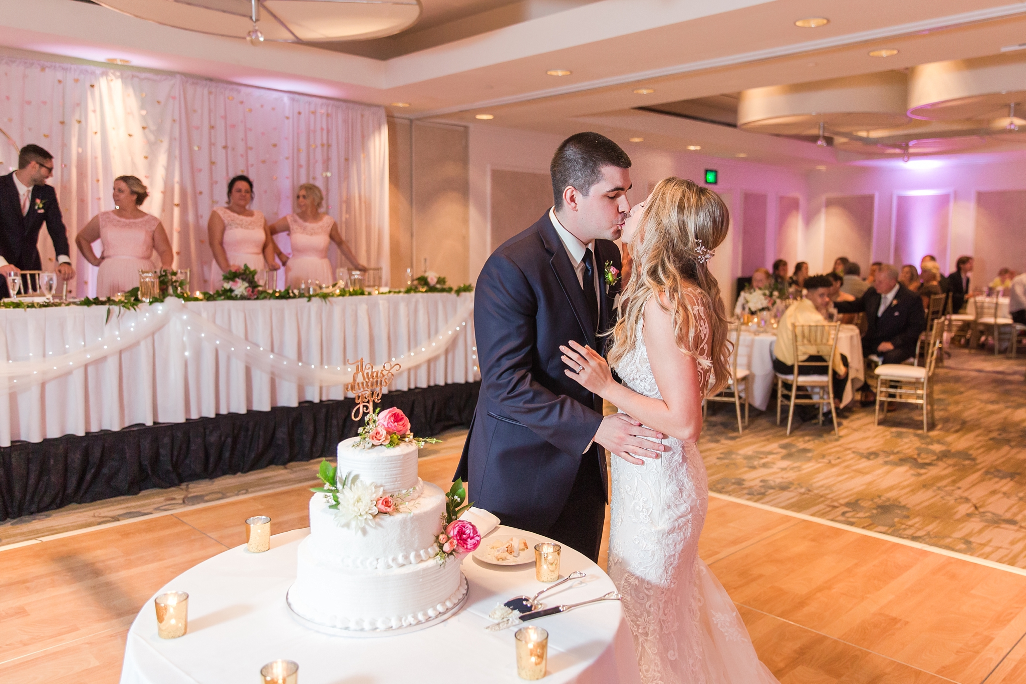 candid-romantic-wedding-photos-at-the-h-hotel-in-midland-michigan-by-courtney-carolyn-photography_0084.jpg