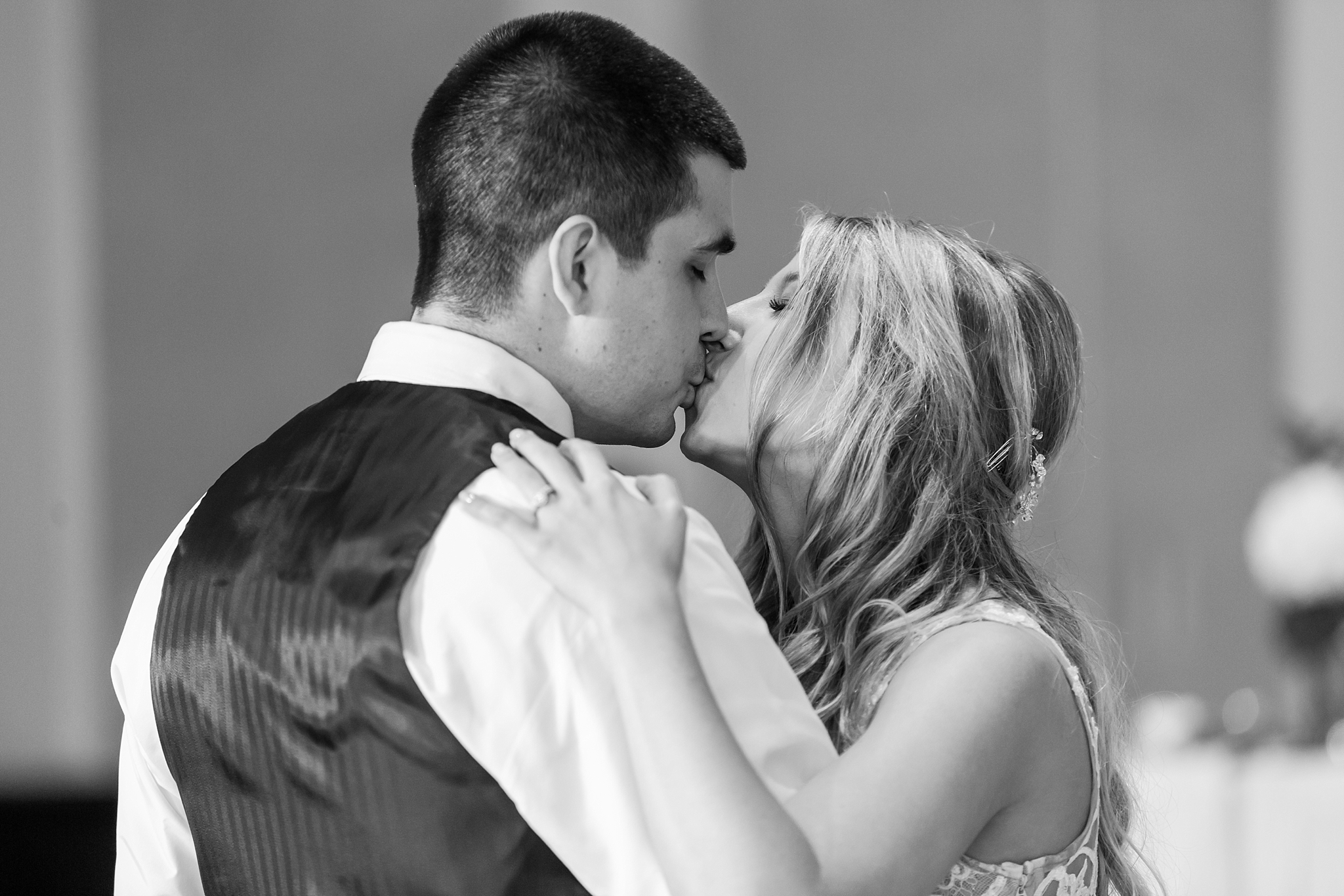 candid-romantic-wedding-photos-at-the-h-hotel-in-midland-michigan-by-courtney-carolyn-photography_0093.jpg