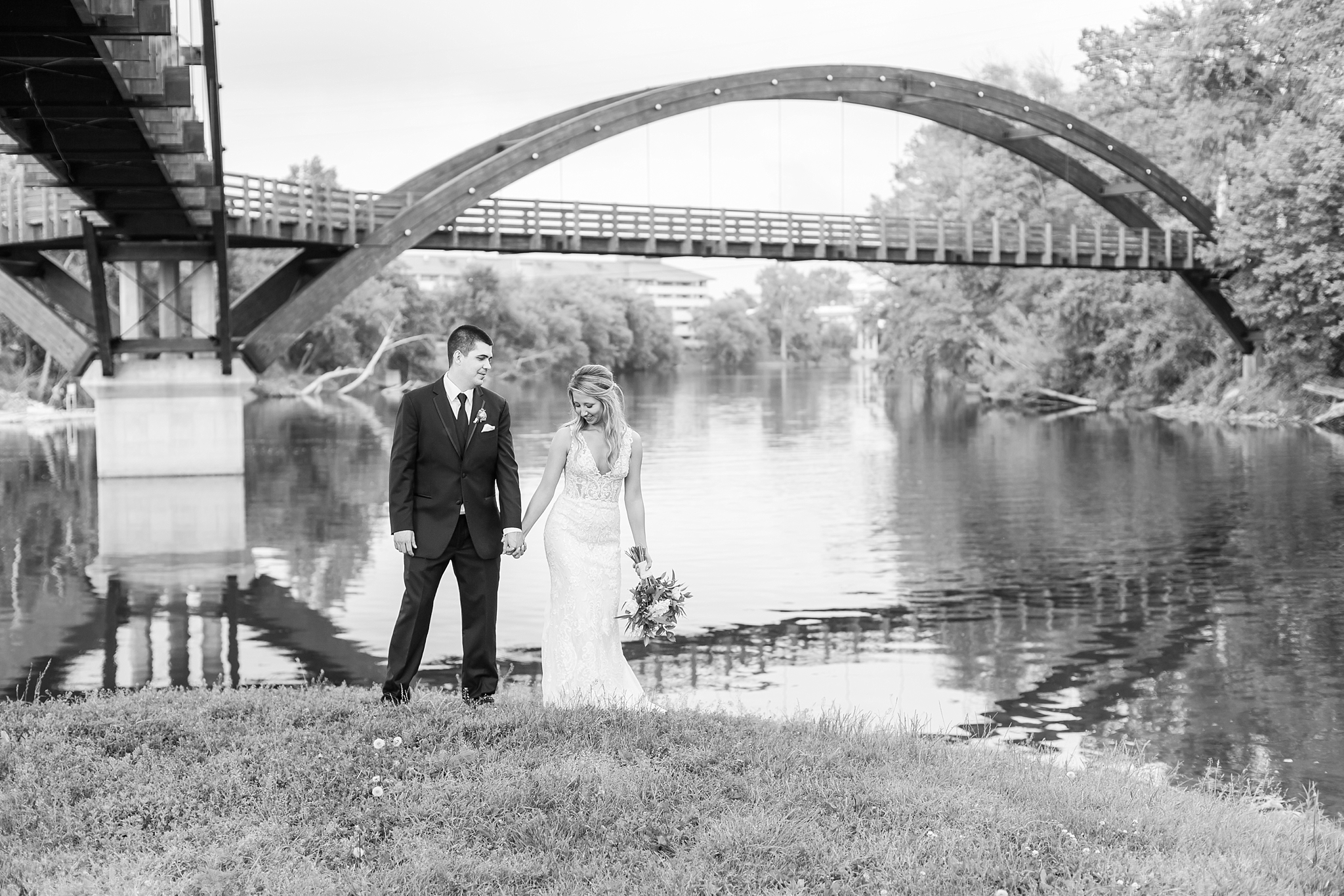 candid-romantic-wedding-photos-at-the-h-hotel-in-midland-michigan-by-courtney-carolyn-photography_0111.jpg