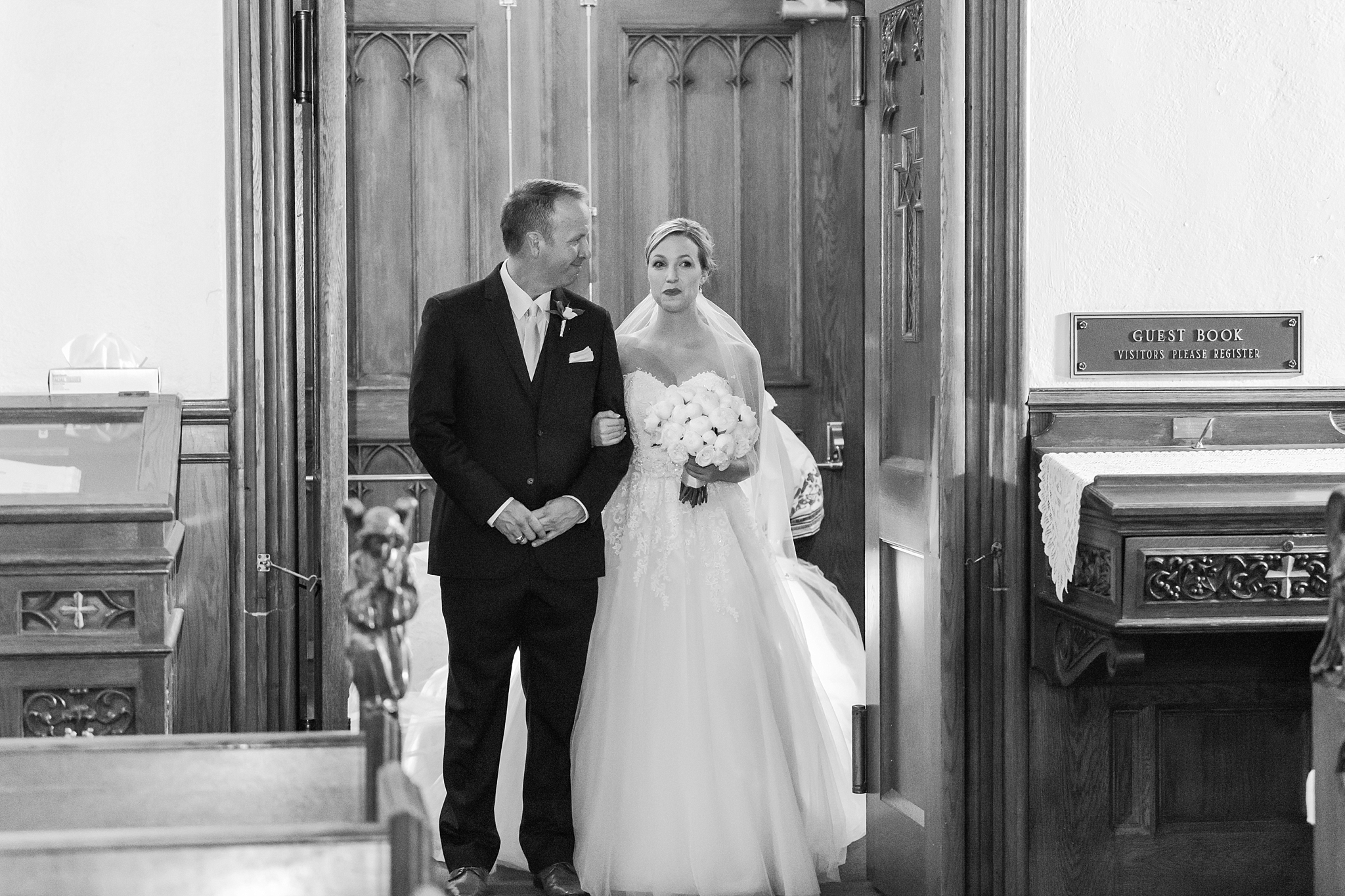 fun-nautical-wedding-photos-at-the-bean-dock-in-downtown-port-huron-michigan-by-courtney-carolyn-photography_0020.jpg