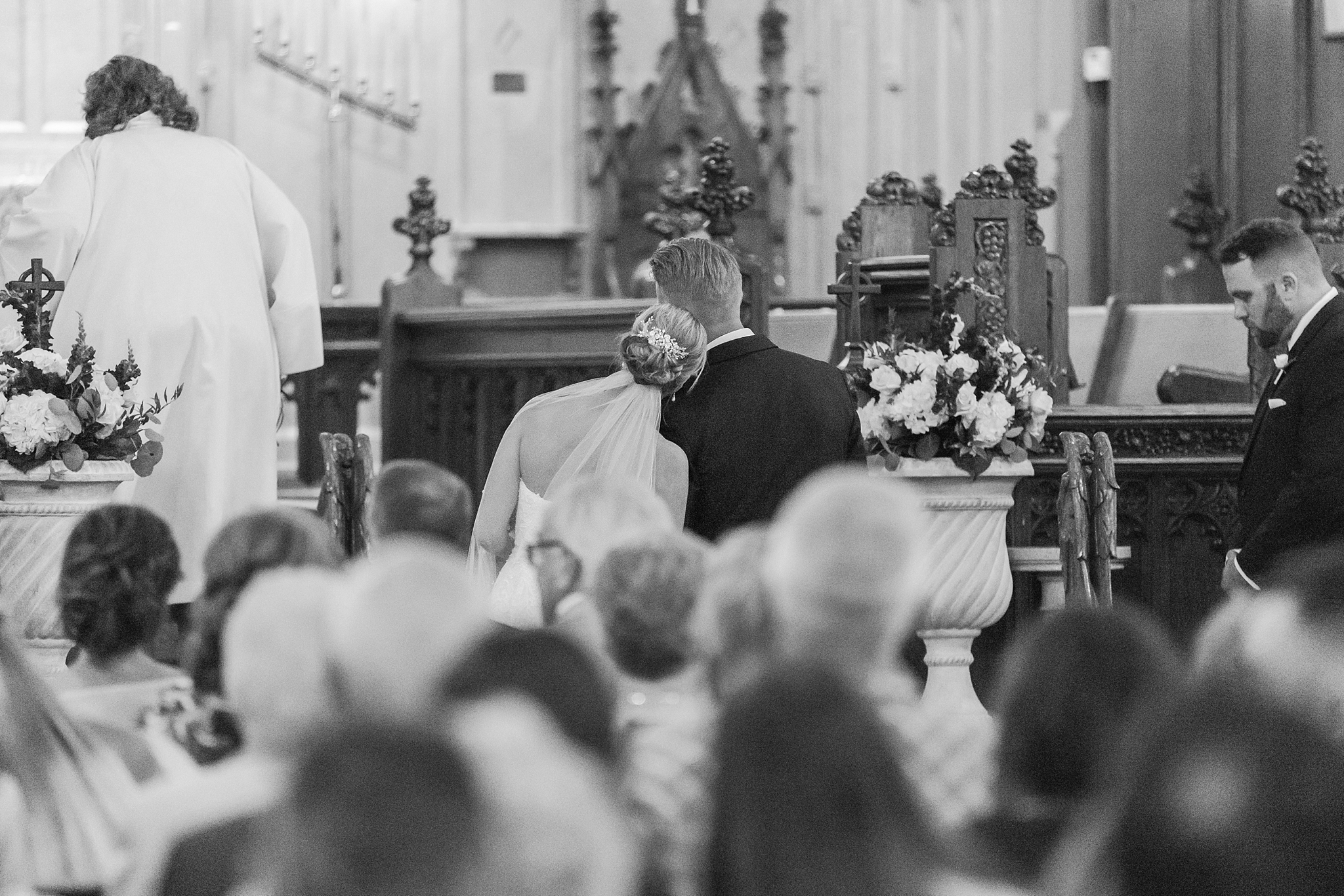 fun-nautical-wedding-photos-at-the-bean-dock-in-downtown-port-huron-michigan-by-courtney-carolyn-photography_0030.jpg