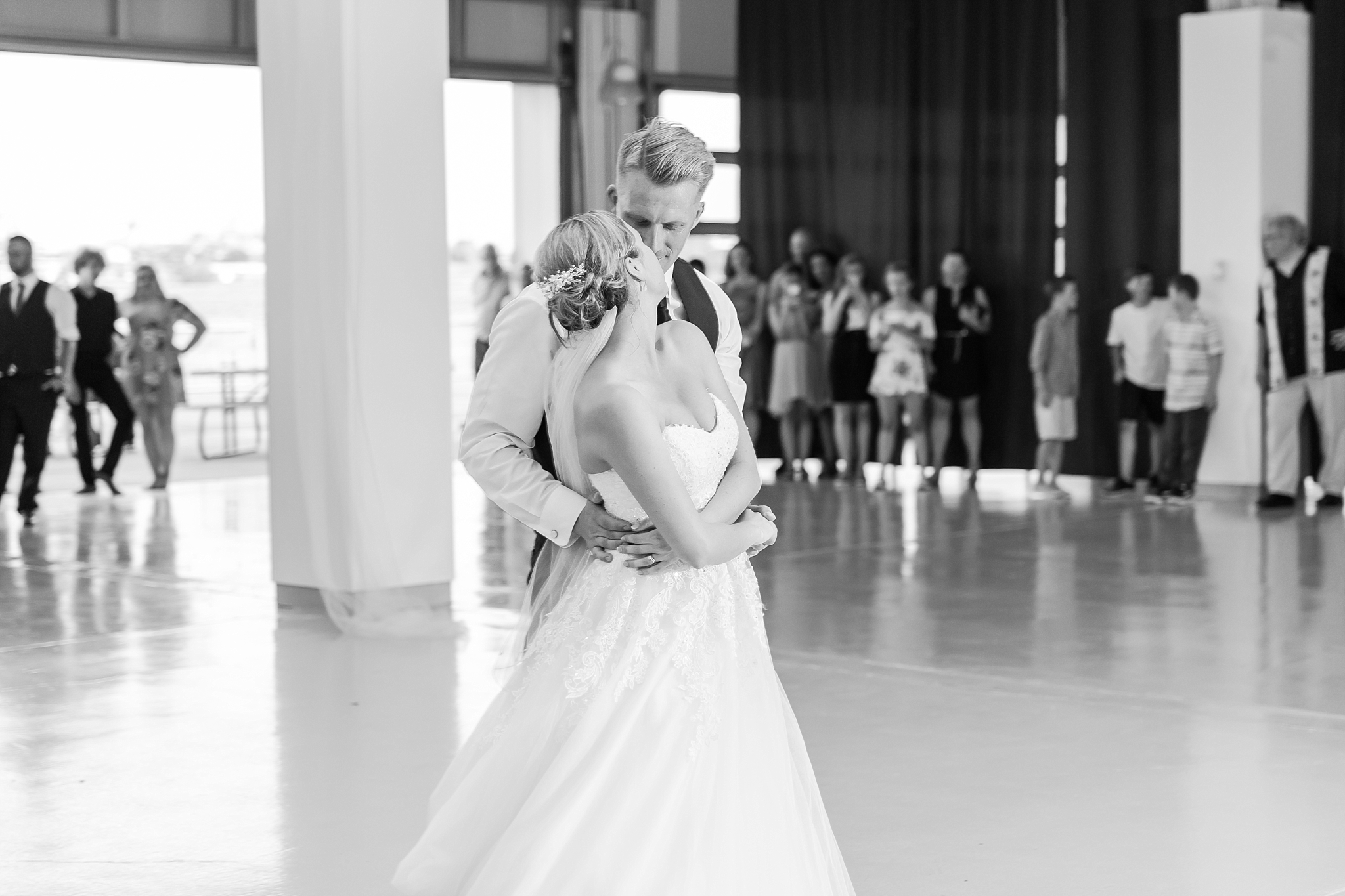 fun-nautical-wedding-photos-at-the-bean-dock-in-downtown-port-huron-michigan-by-courtney-carolyn-photography_0105.jpg