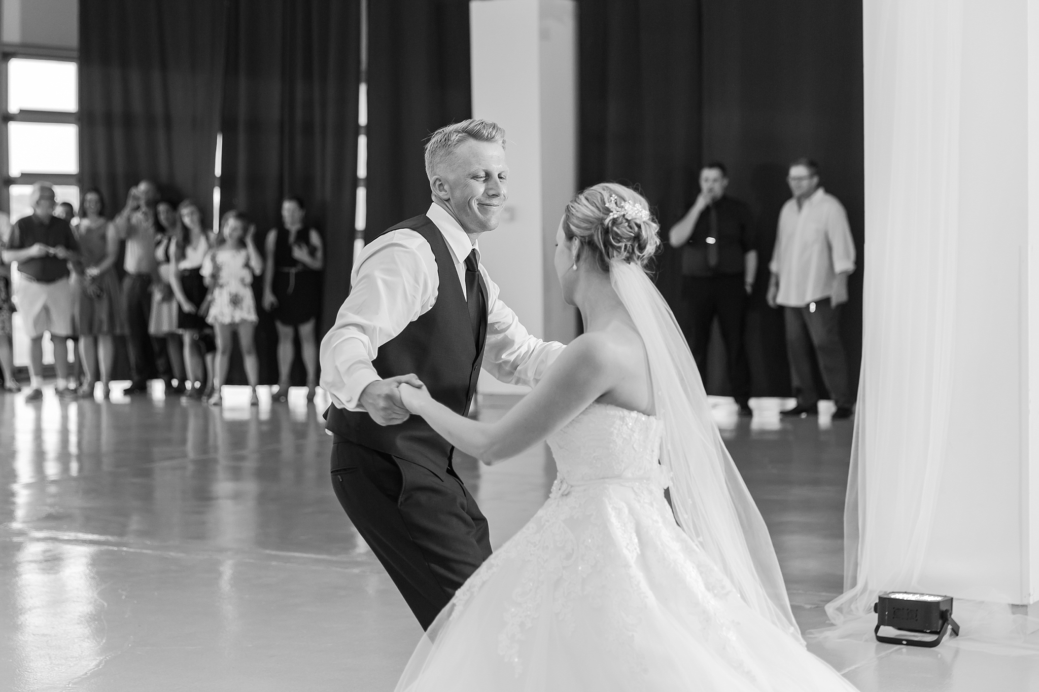 fun-nautical-wedding-photos-at-the-bean-dock-in-downtown-port-huron-michigan-by-courtney-carolyn-photography_0107.jpg