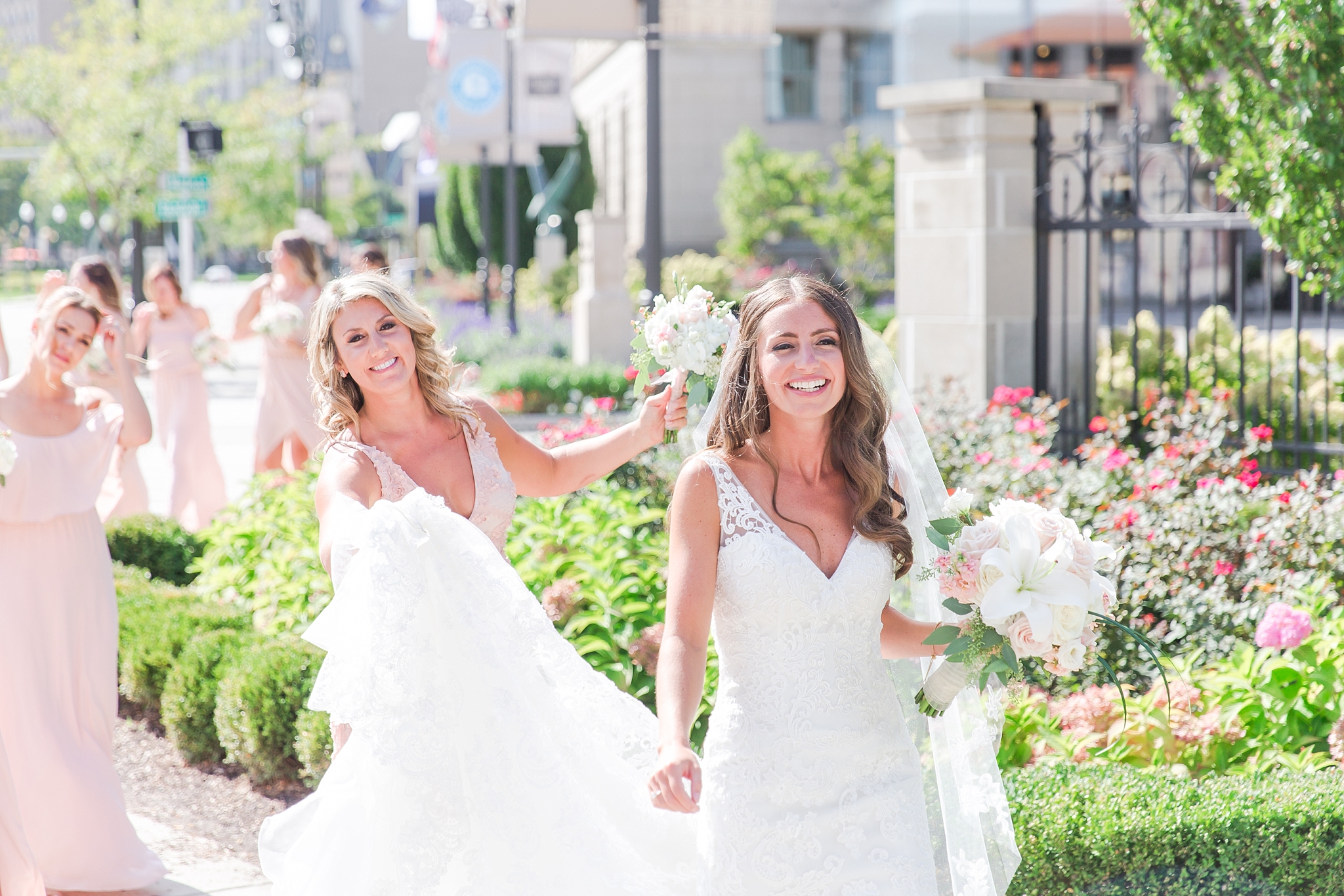 playful-blush-navy-wedding-photos-the-detroit-athletic-club-in-detroit-michigan-by-courtney-carolyn-photography_0017.jpg