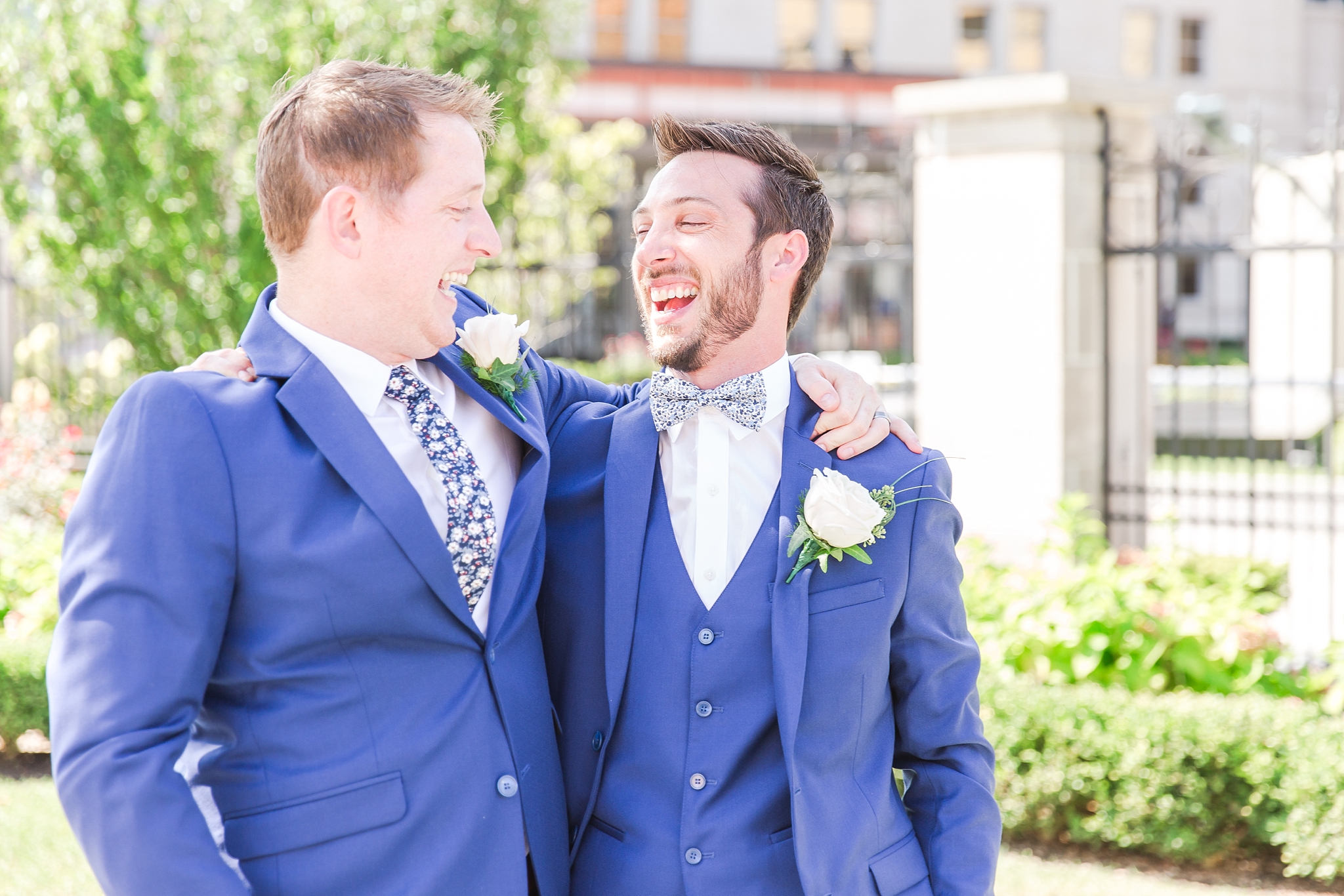 playful-blush-navy-wedding-photos-the-detroit-athletic-club-in-detroit-michigan-by-courtney-carolyn-photography_0019.jpg