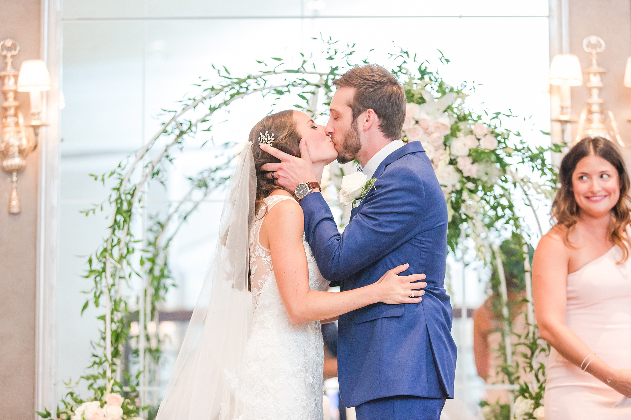 playful-blush-navy-wedding-photos-the-detroit-athletic-club-in-detroit-michigan-by-courtney-carolyn-photography_0032.jpg