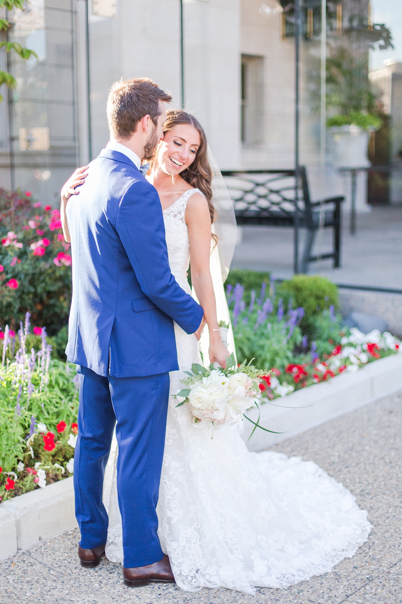 playful-blush-navy-wedding-photos-the-detroit-athletic-club-in-detroit-michigan-by-courtney-carolyn-photography_0056.jpg