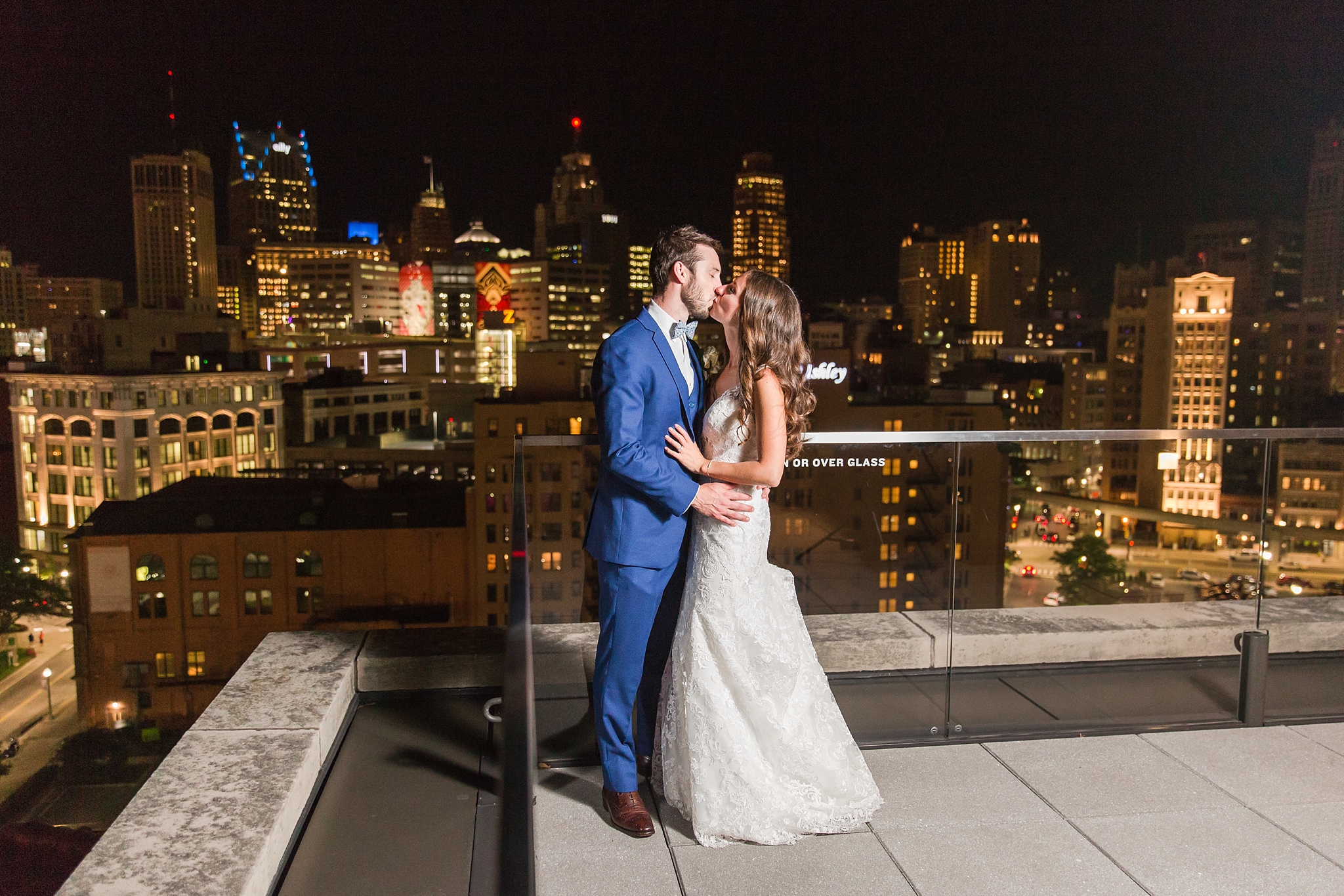 playful-blush-navy-wedding-photos-the-detroit-athletic-club-in-detroit-michigan-by-courtney-carolyn-photography_0086.jpg