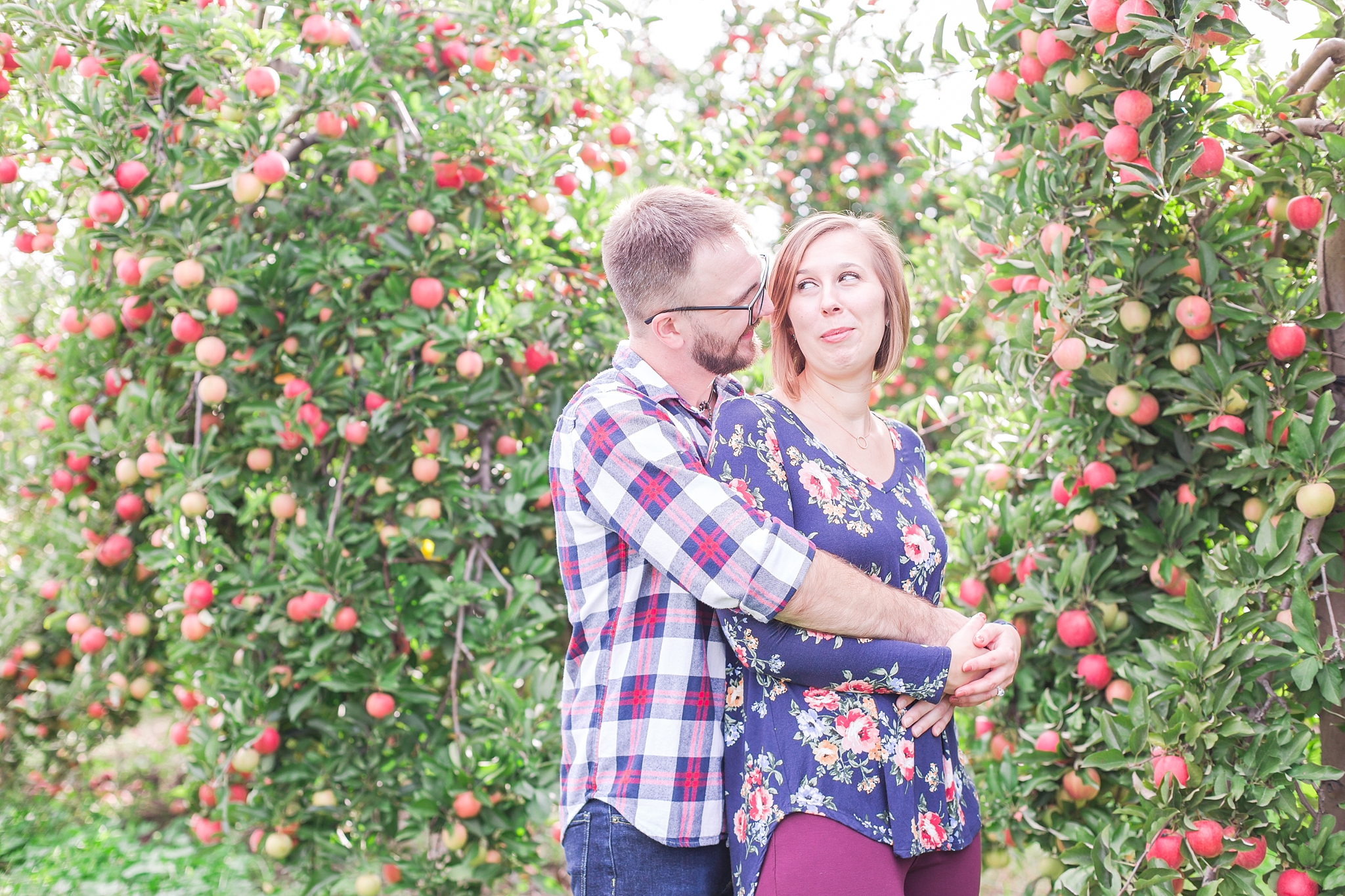 playful-fall-engagement-photos-at-hy's-cider-mill-ochard-in-bruce-township-michigan-by-courtney-carolyn-photography_0012.jpg