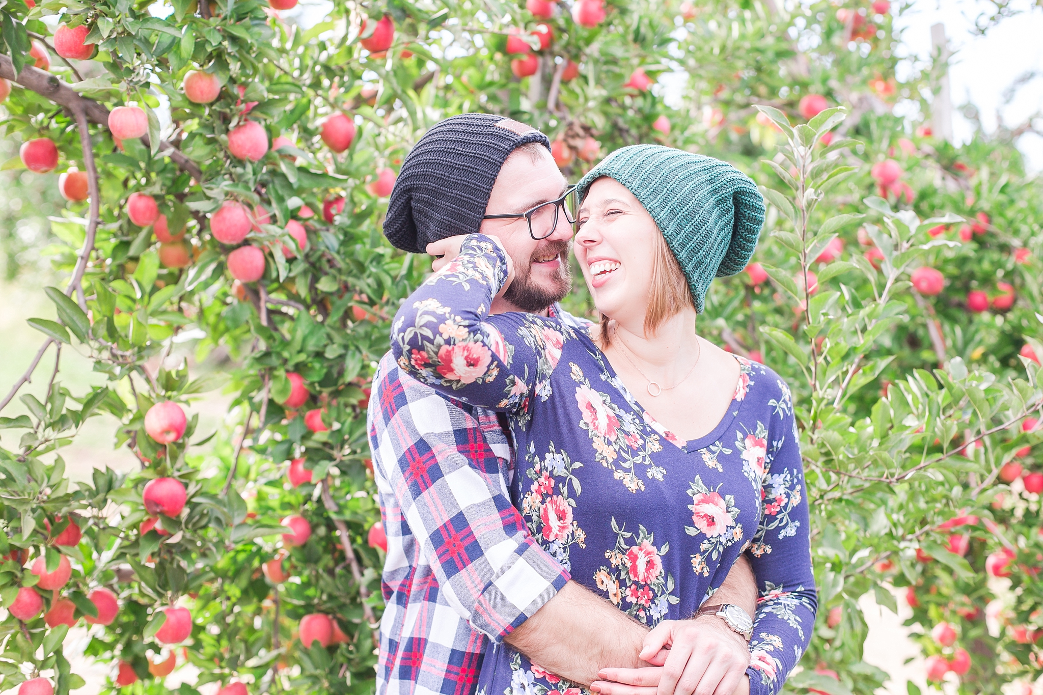 playful-fall-engagement-photos-at-hy's-cider-mill-ochard-in-bruce-township-michigan-by-courtney-carolyn-photography_0020.jpg
