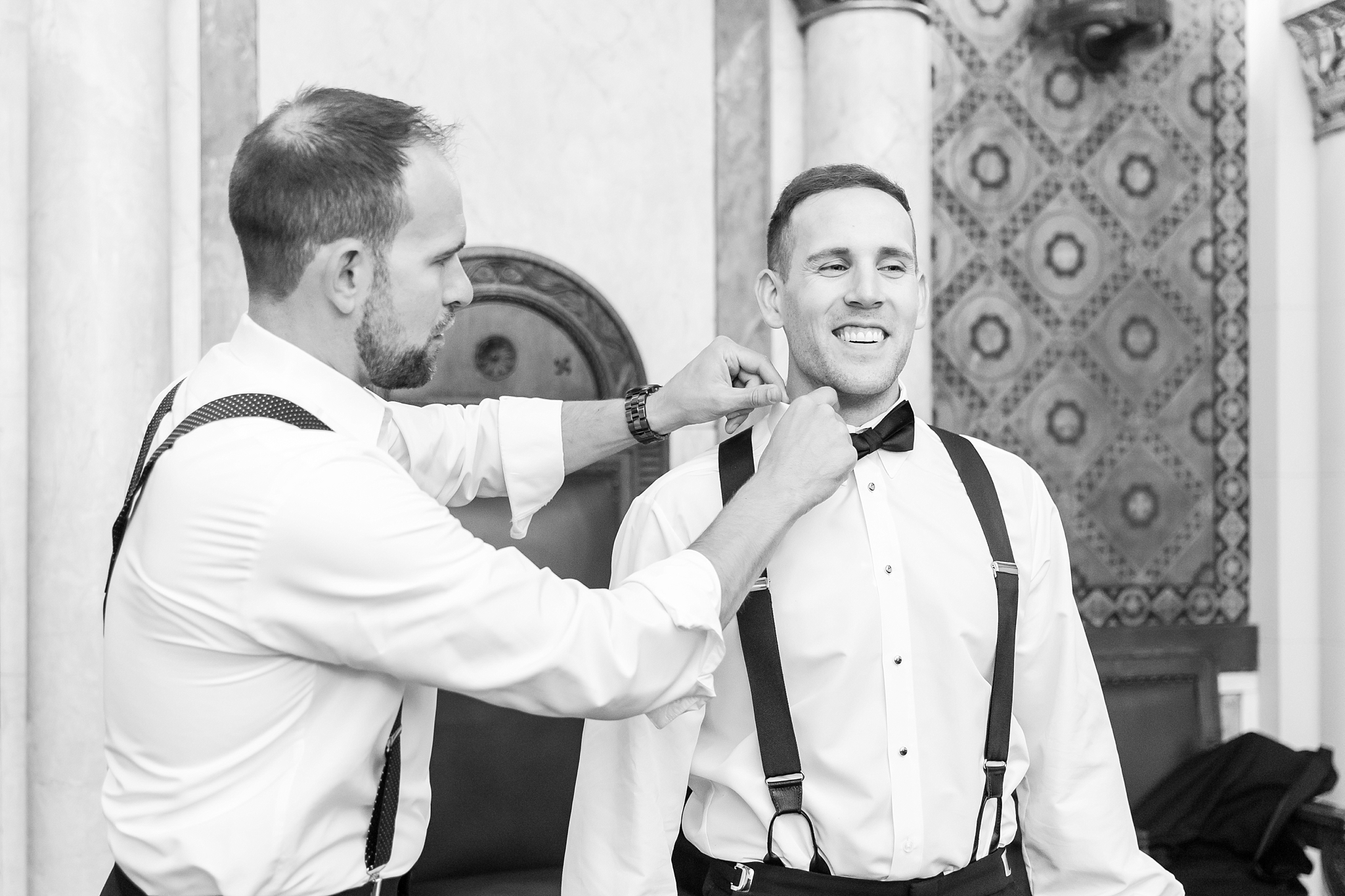 candid-romantic-wedding-photos-at-the-masonic-temple-belle-isle-detroit-institute-of-arts-in-detroit-michigan-by-courtney-carolyn-photography_0004.jpg