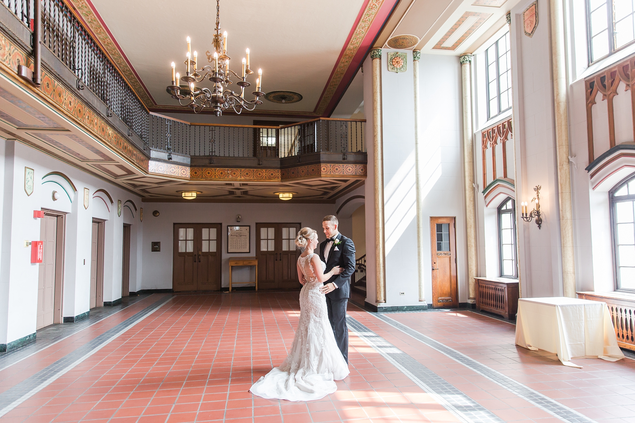 candid-romantic-wedding-photos-at-the-masonic-temple-belle-isle-detroit-institute-of-arts-in-detroit-michigan-by-courtney-carolyn-photography_0025.jpg