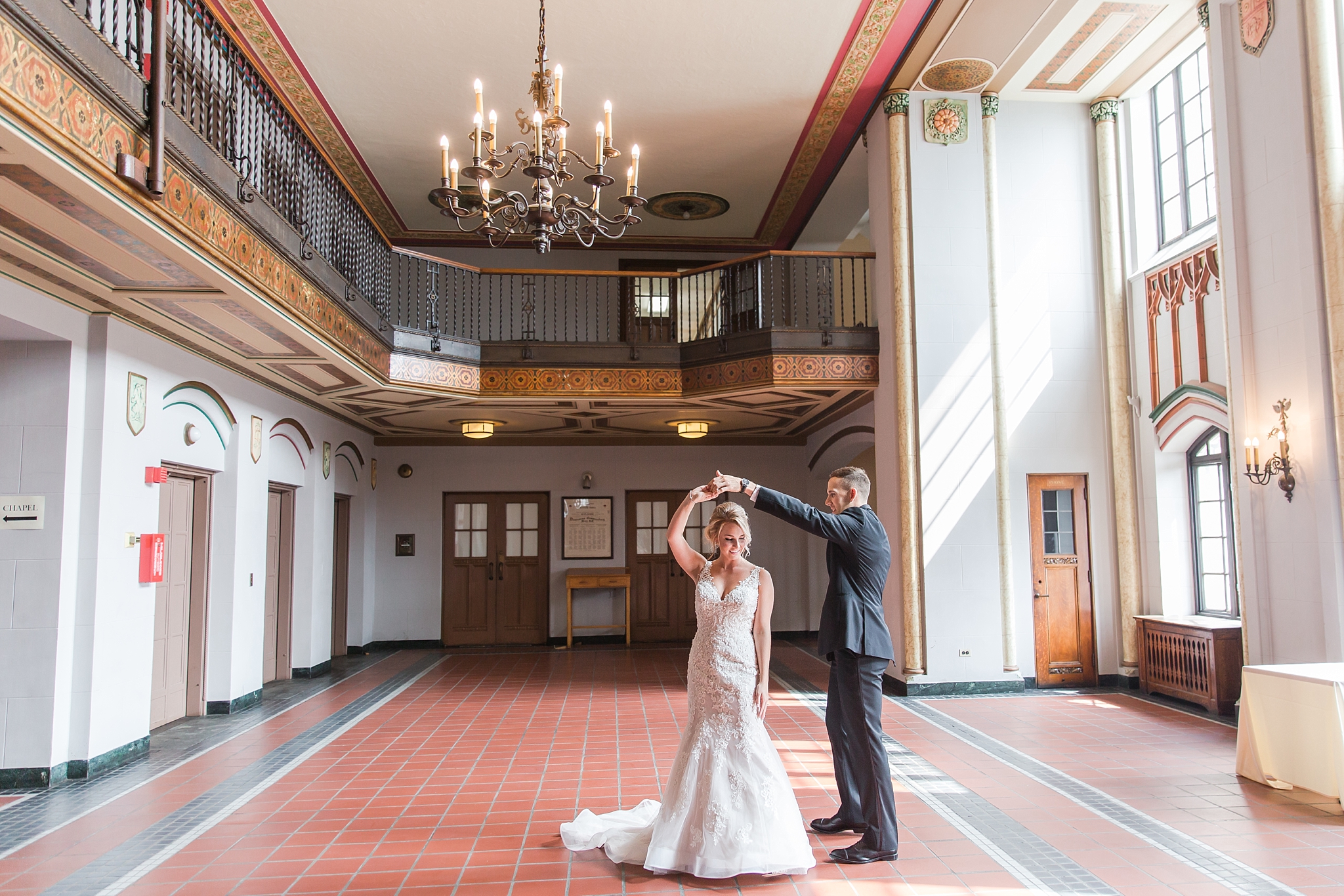 candid-romantic-wedding-photos-at-the-masonic-temple-belle-isle-detroit-institute-of-arts-in-detroit-michigan-by-courtney-carolyn-photography_0027.jpg