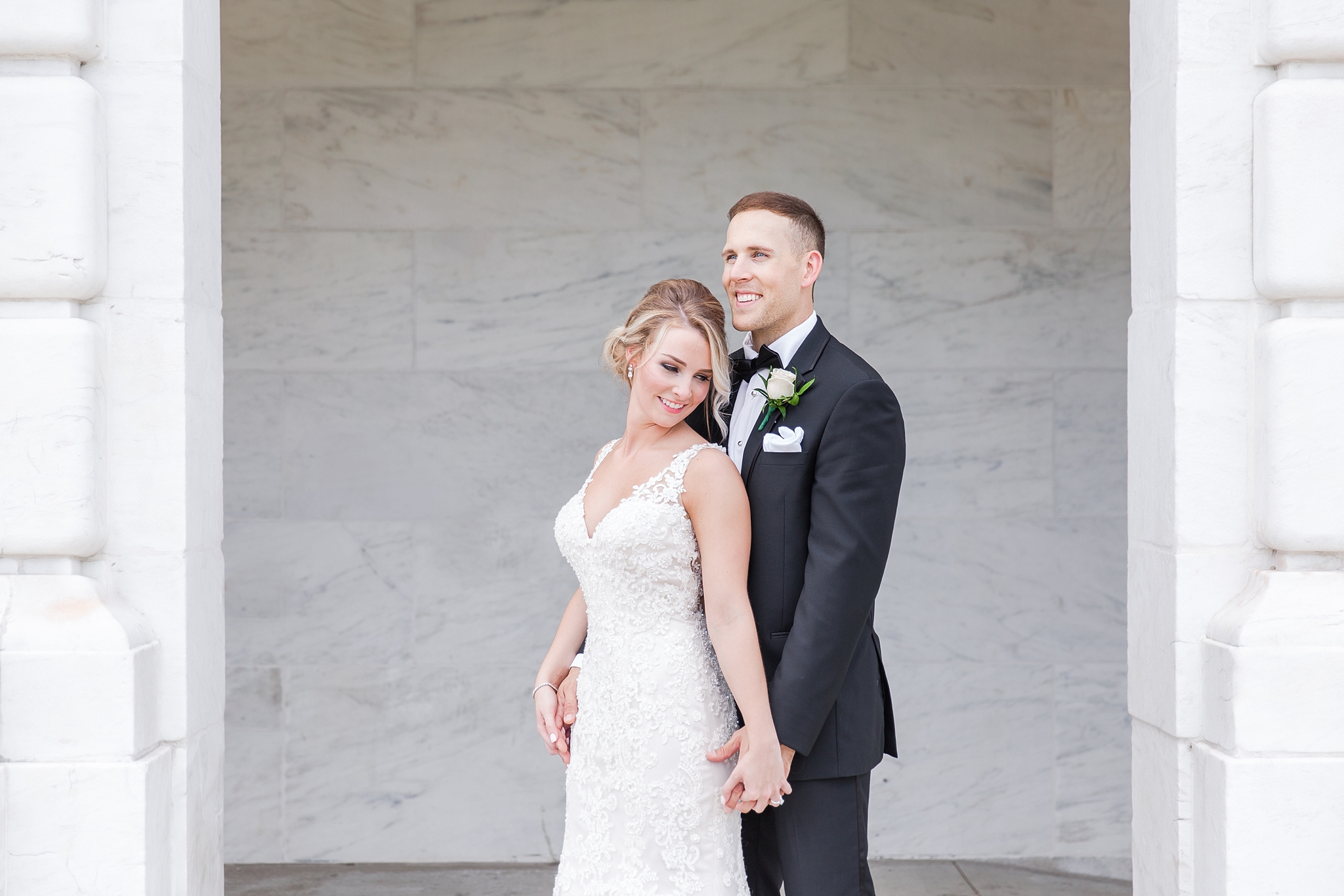 candid-romantic-wedding-photos-at-the-masonic-temple-belle-isle-detroit-institute-of-arts-in-detroit-michigan-by-courtney-carolyn-photography_0035.jpg