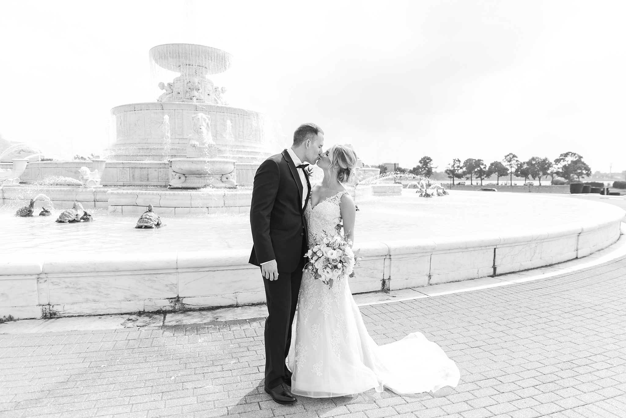 candid-romantic-wedding-photos-at-the-masonic-temple-belle-isle-detroit-institute-of-arts-in-detroit-michigan-by-courtney-carolyn-photography_0038.jpg
