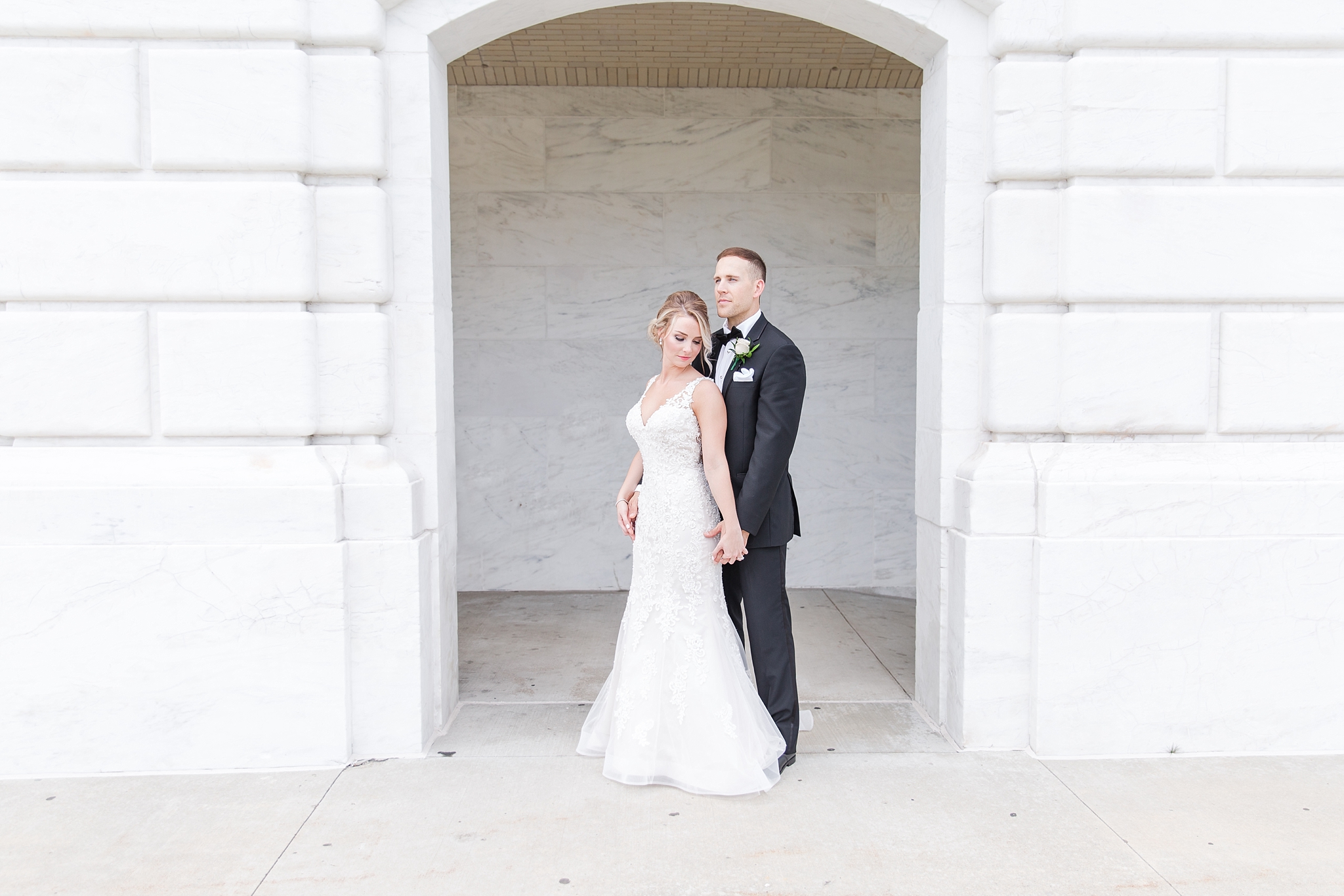 candid-romantic-wedding-photos-at-the-masonic-temple-belle-isle-detroit-institute-of-arts-in-detroit-michigan-by-courtney-carolyn-photography_0058.jpg