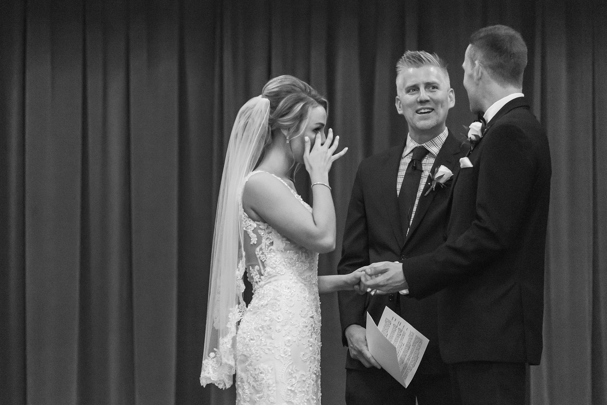 candid-romantic-wedding-photos-at-the-masonic-temple-belle-isle-detroit-institute-of-arts-in-detroit-michigan-by-courtney-carolyn-photography_0077.jpg